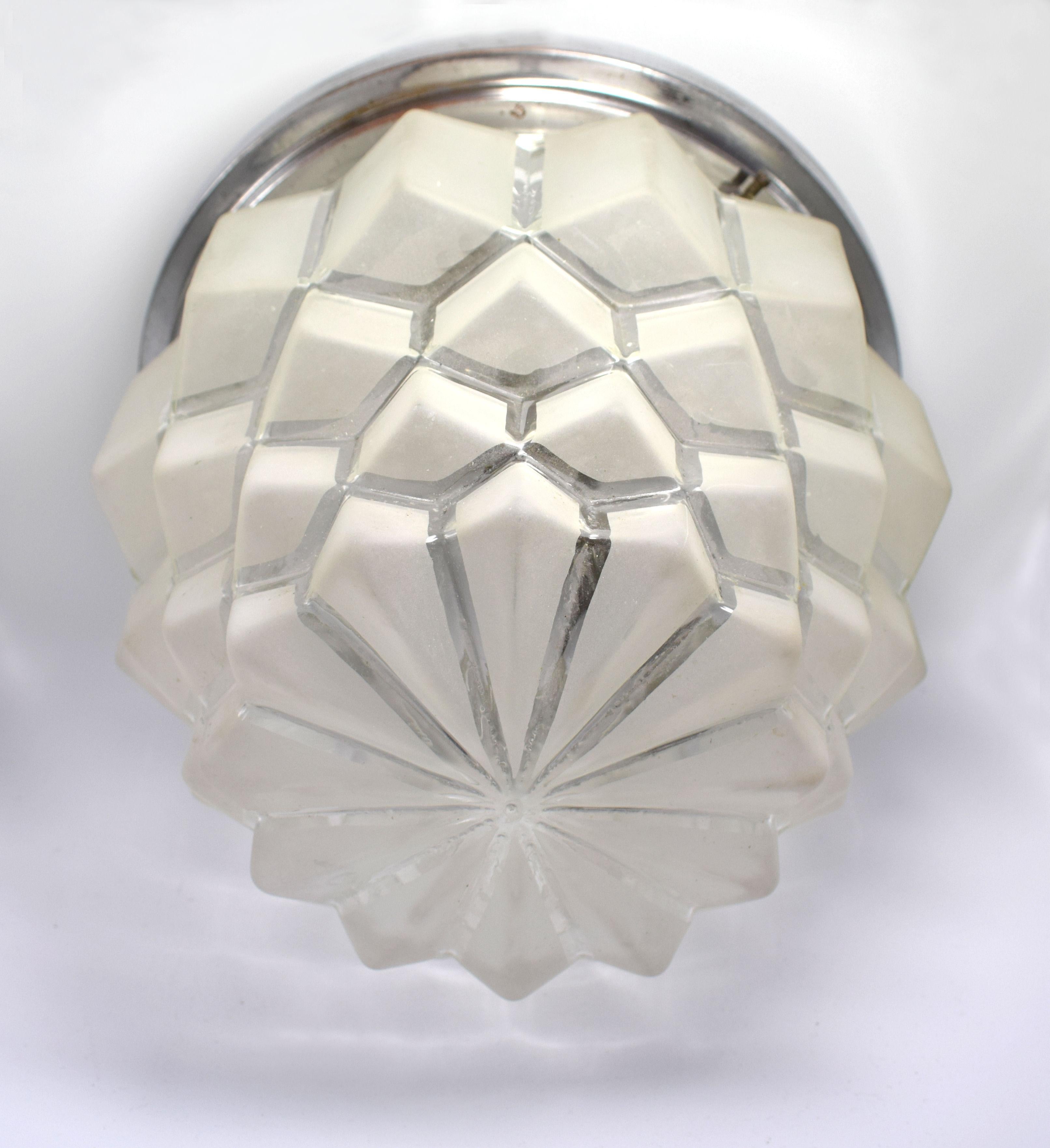 Wonderful opportunity to acquire a substantially sized 1930s Art Deco French ceiling light which is a half way house between skyscraper and a pineapple! Frosted glass segmented jutting out spikes of glass which are tiered like a wedding cake form