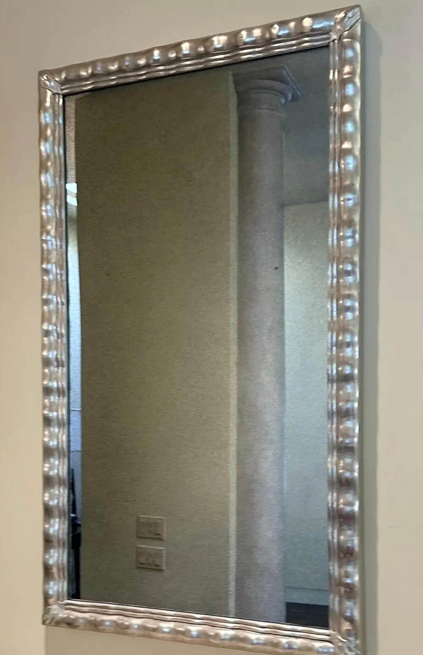Américain Grand miroir en bois doré argenté de style Art déco Jerry Solomon, 1 de 2 en vente