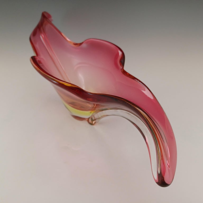 https://a.1stdibscdn.com/huge-arte-nuova-murano-pink-uranium-sommerso-glass-bowl-for-sale-picture-8/f_90882/f_359790621693571431494/uran150823_bowl_07_master.jpg?width=768
