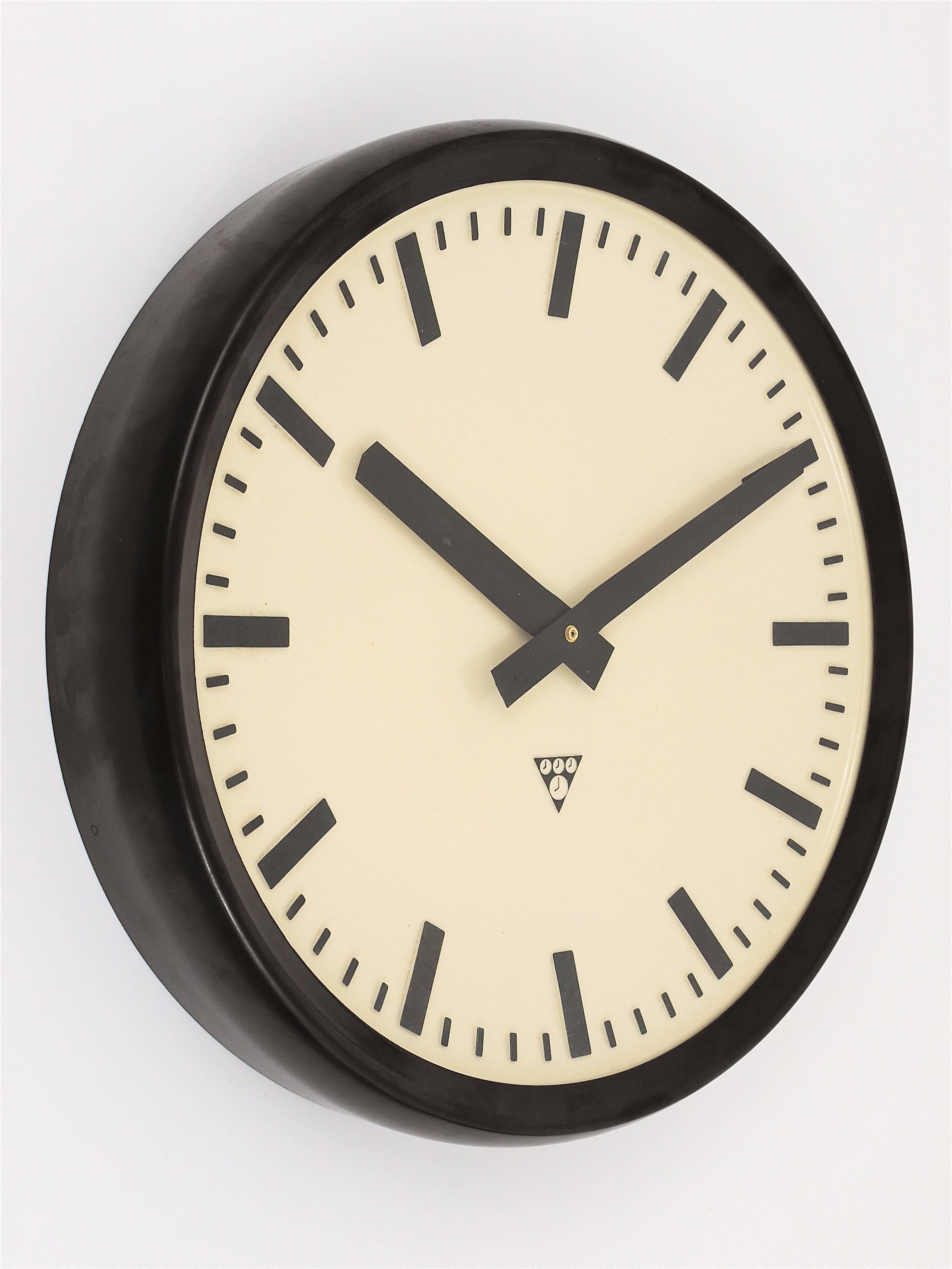 Huge Bakelite Industrial Train Station Wall Clock in Excellent Condition, 1940s In Good Condition In Vienna, AT