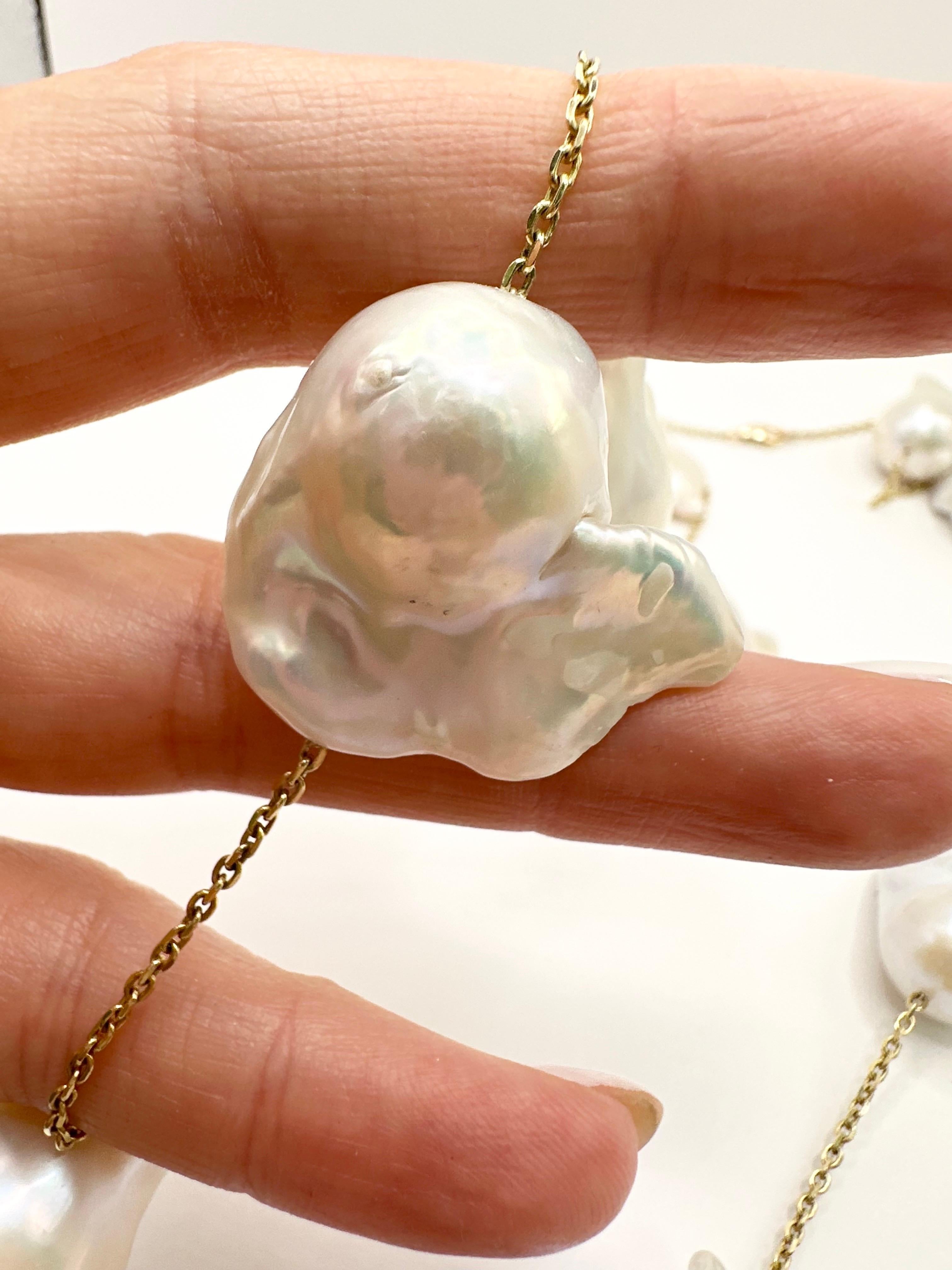 Grand collier de perles baroques en or 14 carats en vente 2