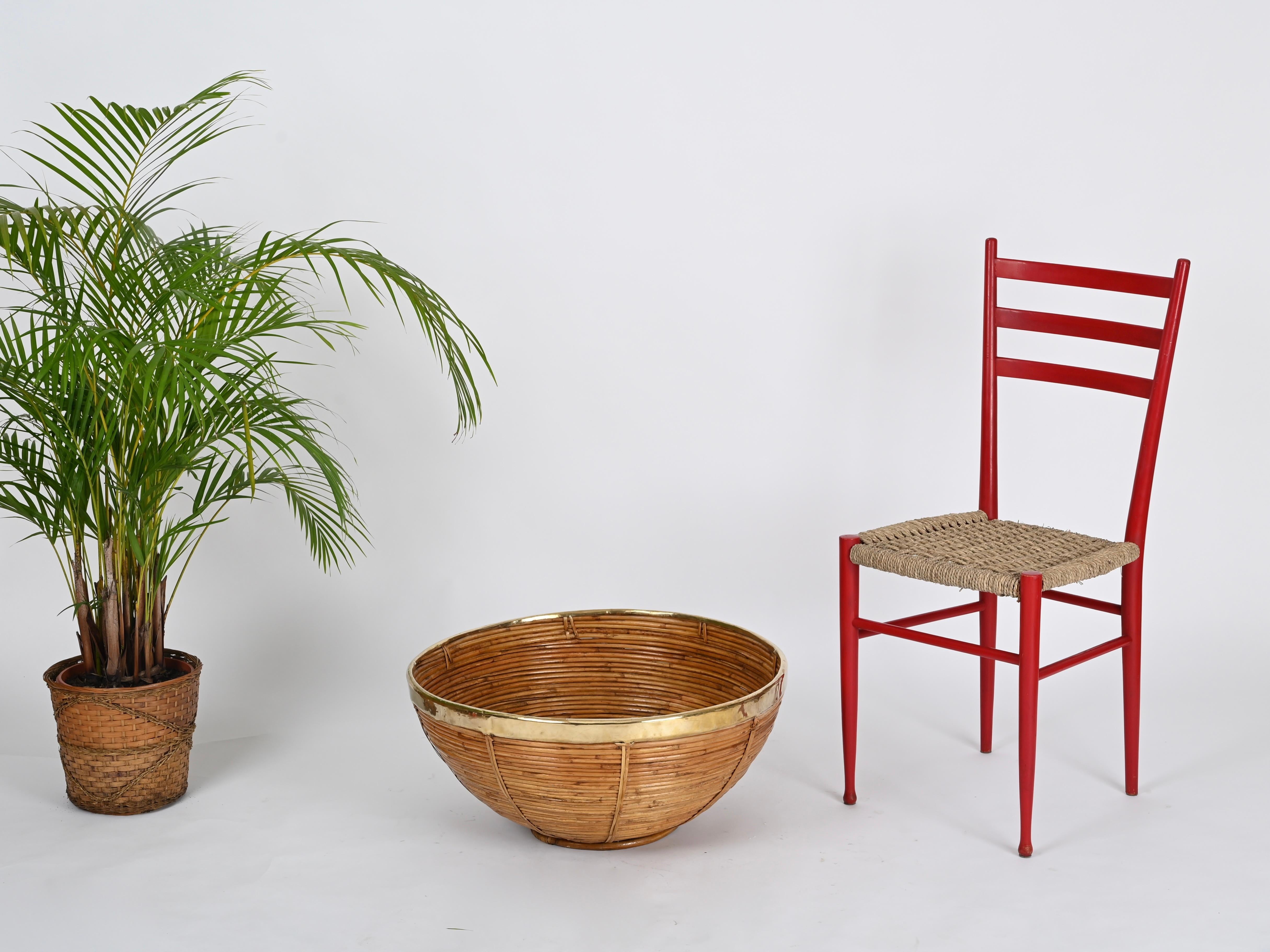 Grand panier incurvé en rotin, laiton et osier de Vivai del Sud, Italie, années 1970 en vente 2