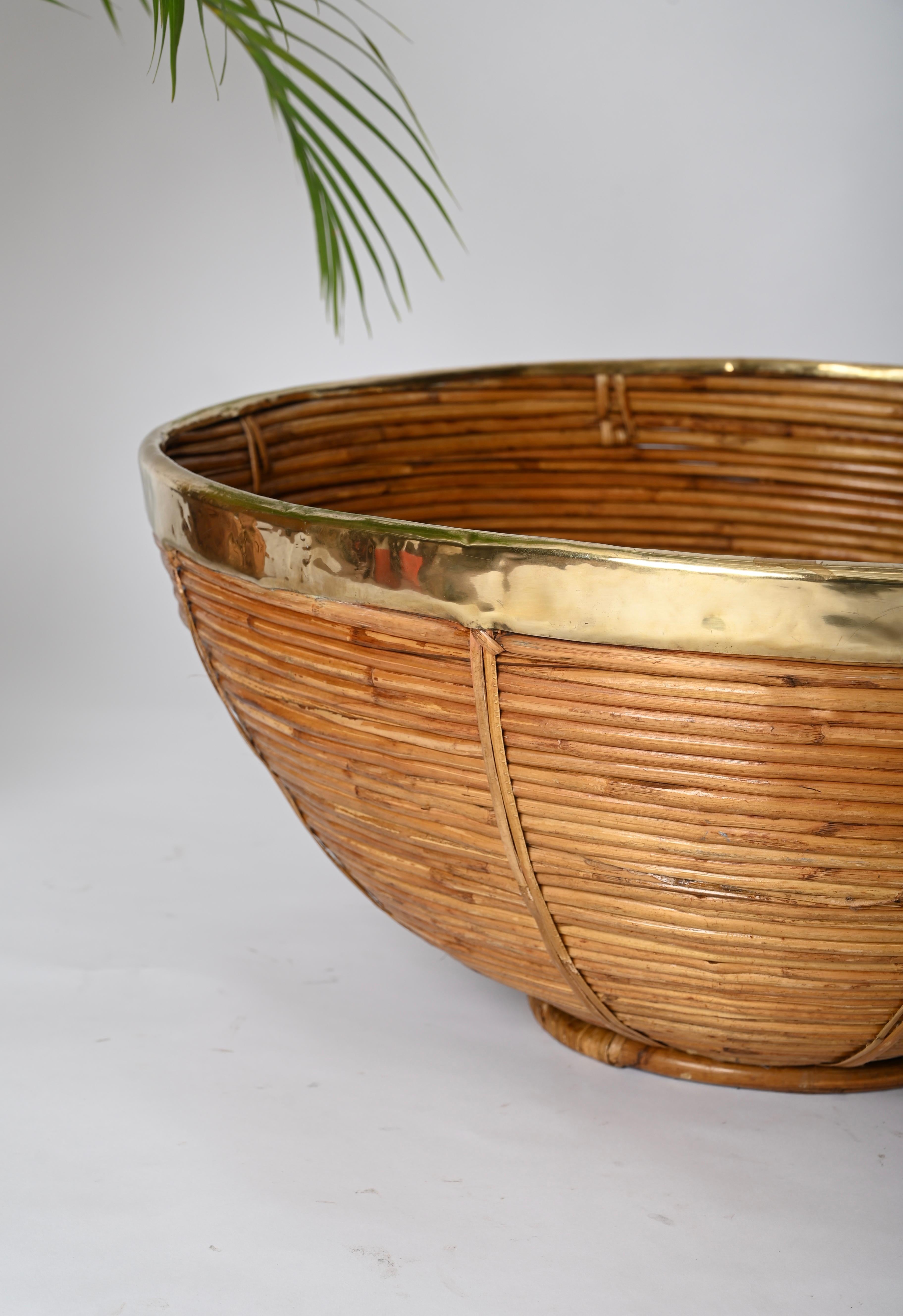 Grand panier incurvé en rotin, laiton et osier de Vivai del Sud, Italie, années 1970 en vente 3