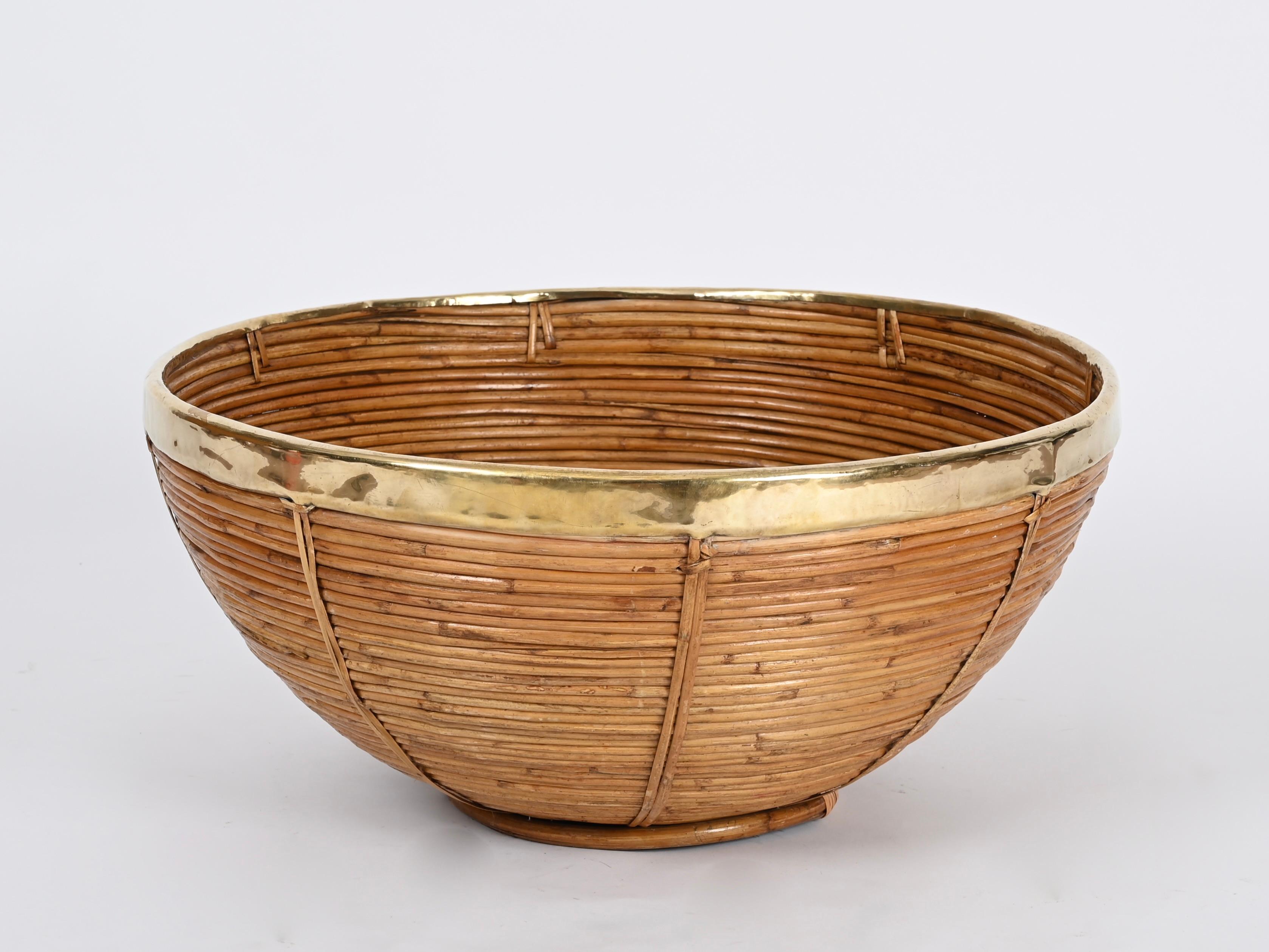 italien Grand panier incurvé en rotin, laiton et osier de Vivai del Sud, Italie, années 1970 en vente