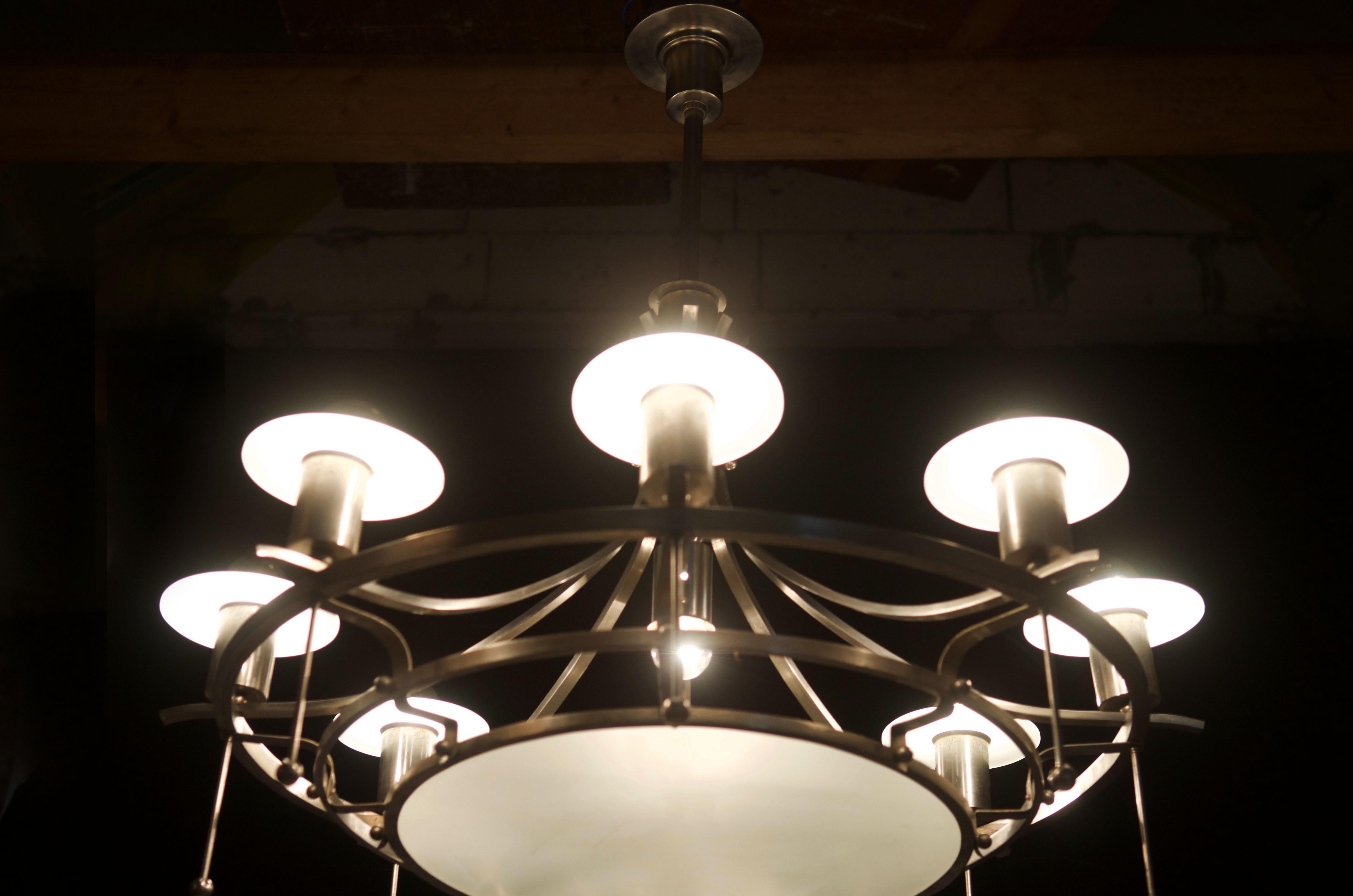 Grand lustre Bauhaus d'Emil Fahrenkamp en vente 5