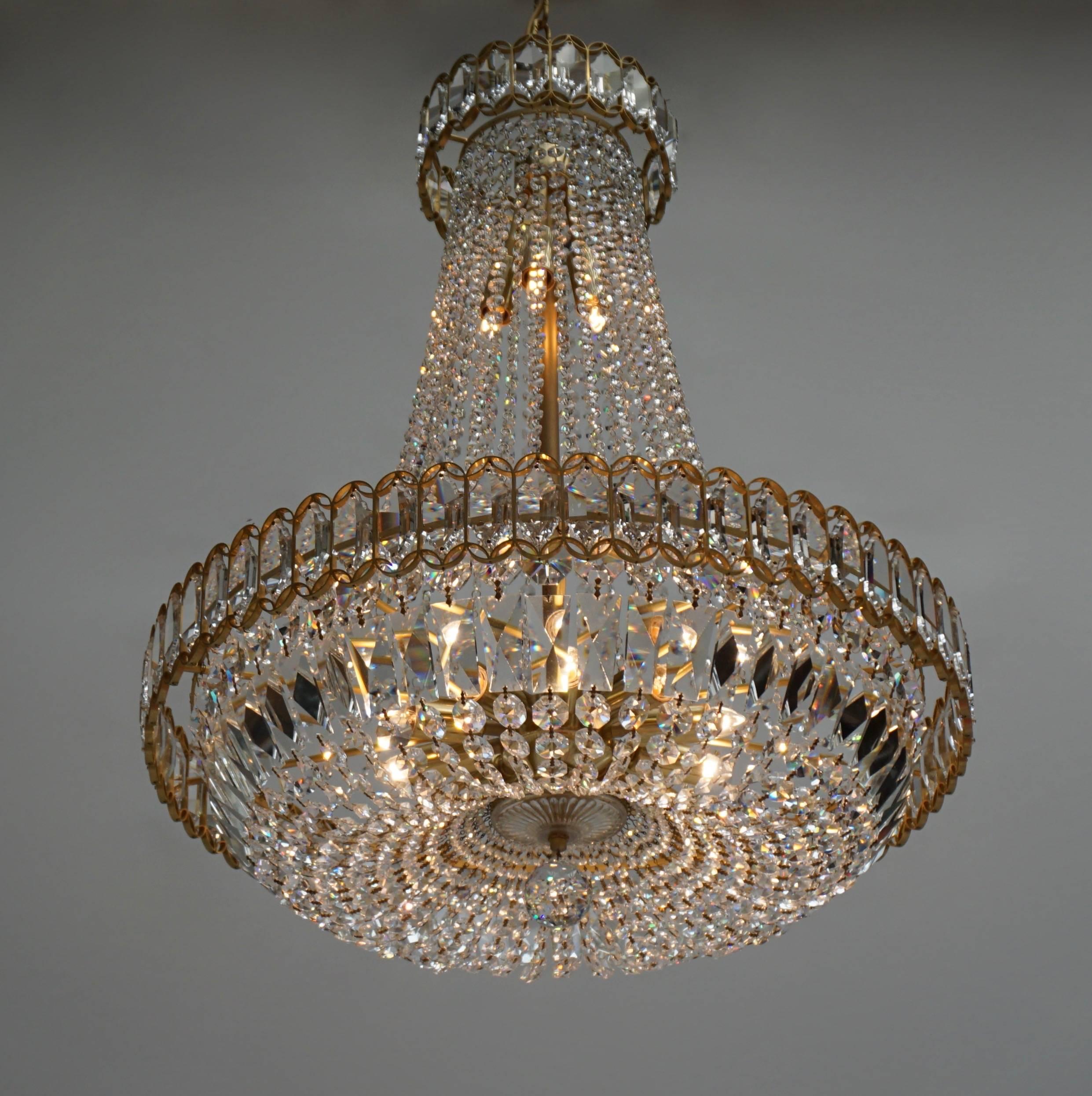 A large and impressive chandelier or pendant light by Bakalowits und Soehne, Austria, manufactured in midcentury, circa 1970.
The fixture is handmade and high quality pieces. A brass frame is decorated with diamond and rose shaped crystal glass.