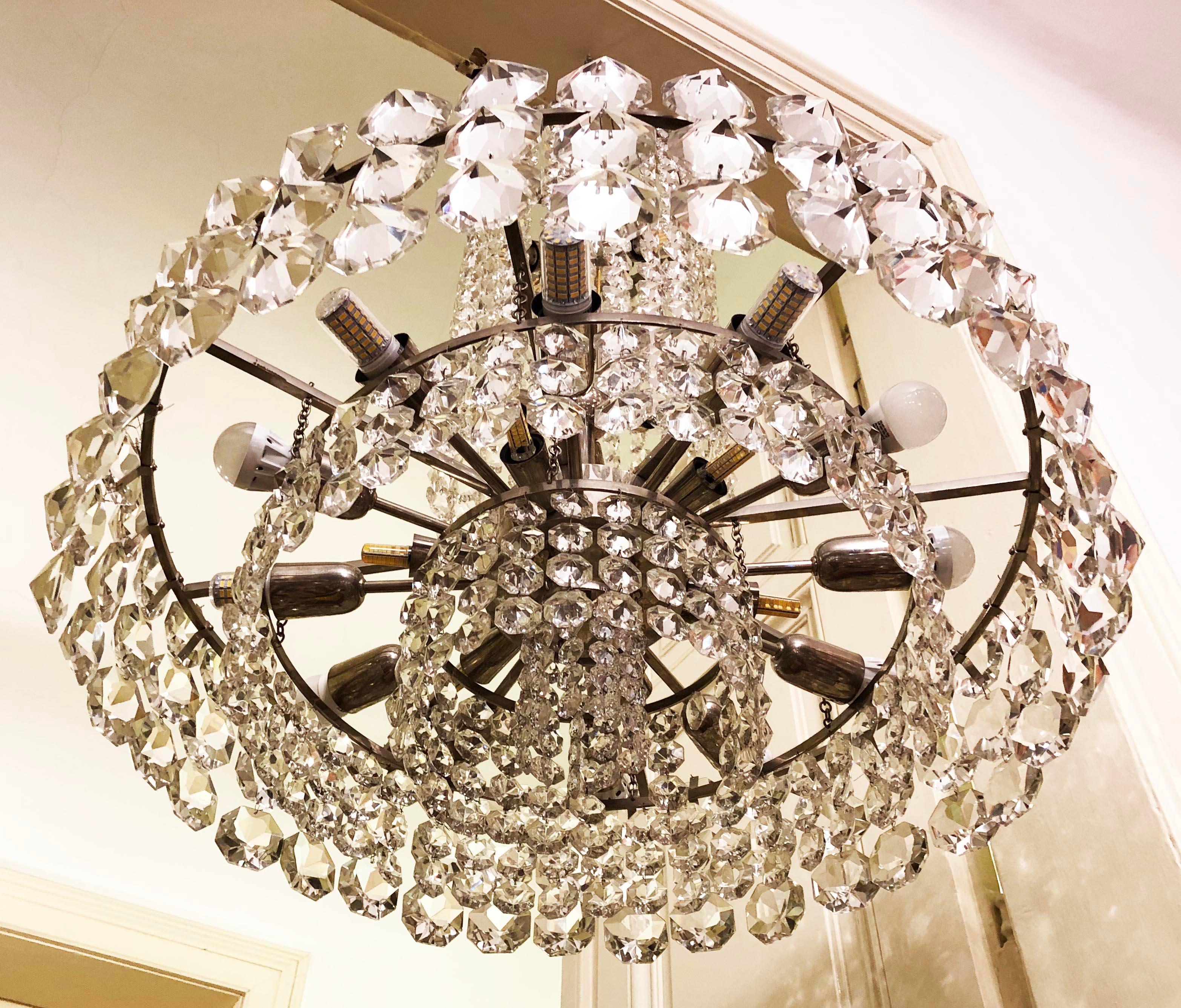 Huge Beautiful Crystal Chandelier by Bakalowits & Söhne Vienna, 1960s For Sale 5