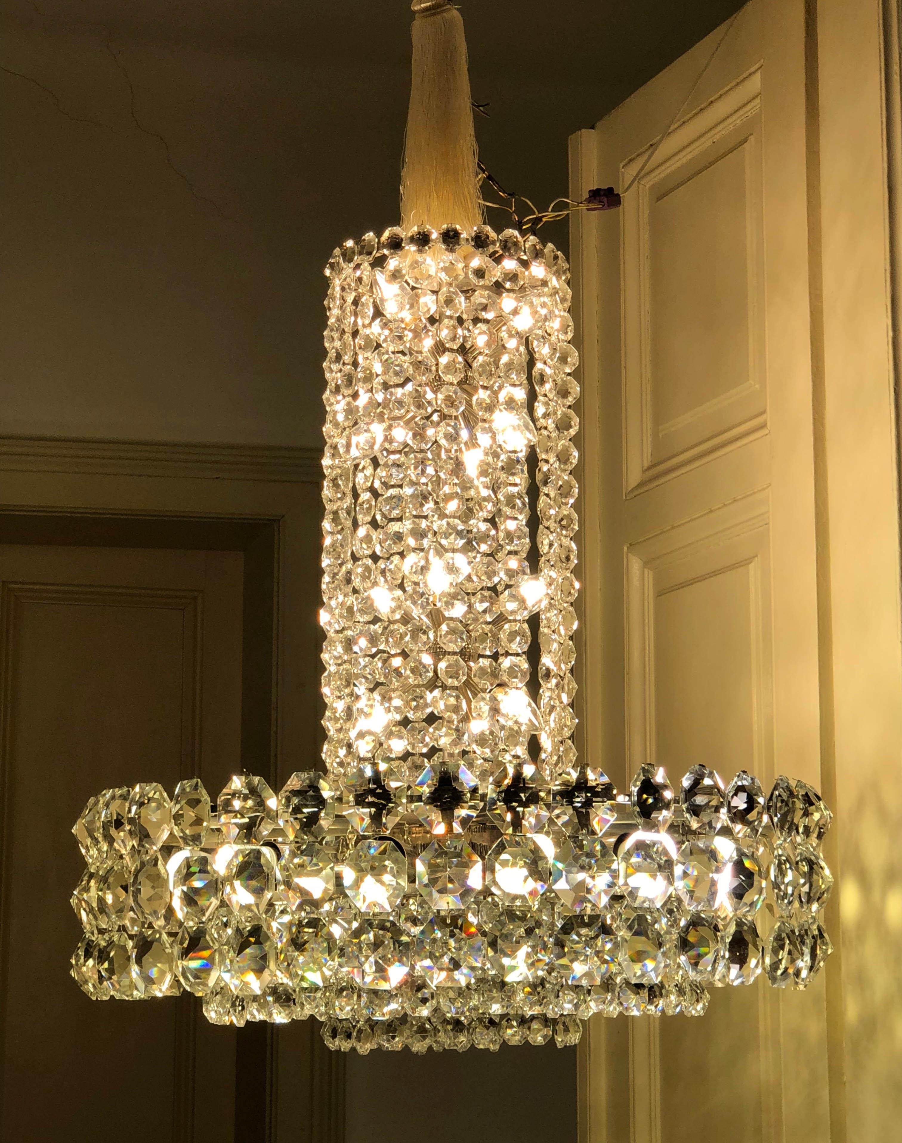Mid-Century Modern Huge Beautiful Crystal Chandelier by Bakalowits & Söhne Vienna, 1960s For Sale