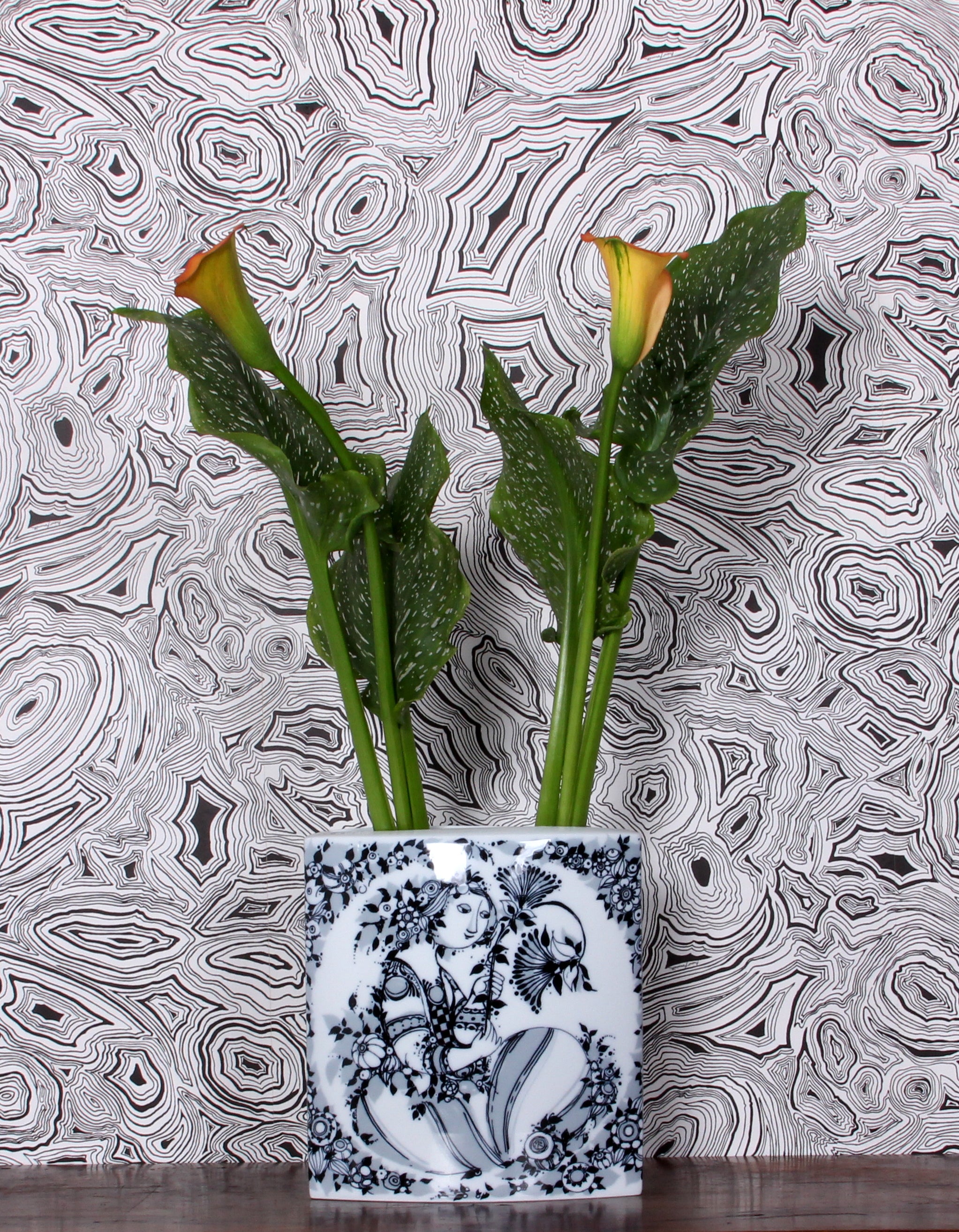 Huge Björn Wiinblad Rosenthal Studio Line Vase mint cond "Mädchen mit Blumen" For Sale