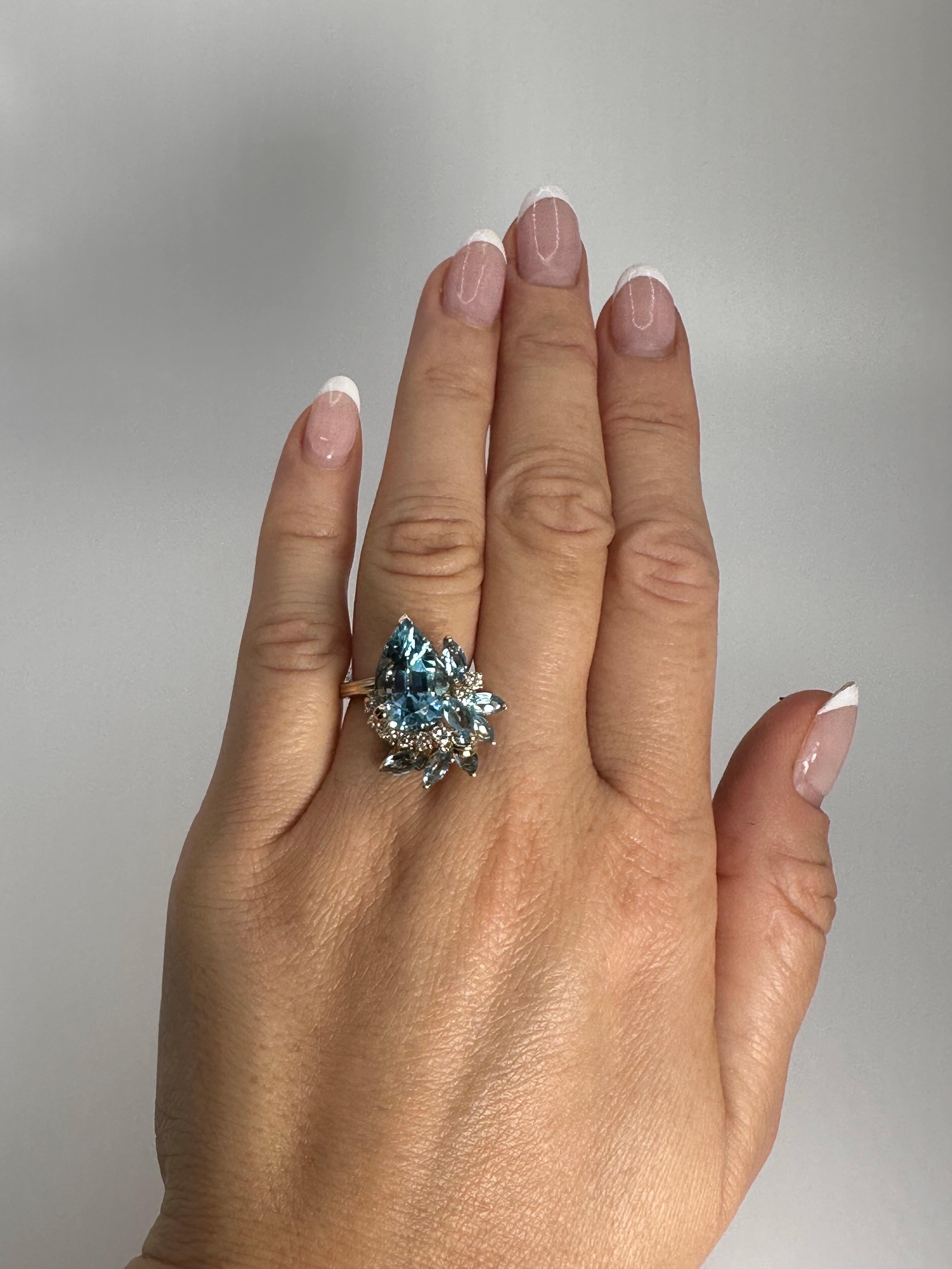 HUGE Blue topaz cocktail ring 14KT gold 8.66 gr In New Condition For Sale In Jupiter, FL