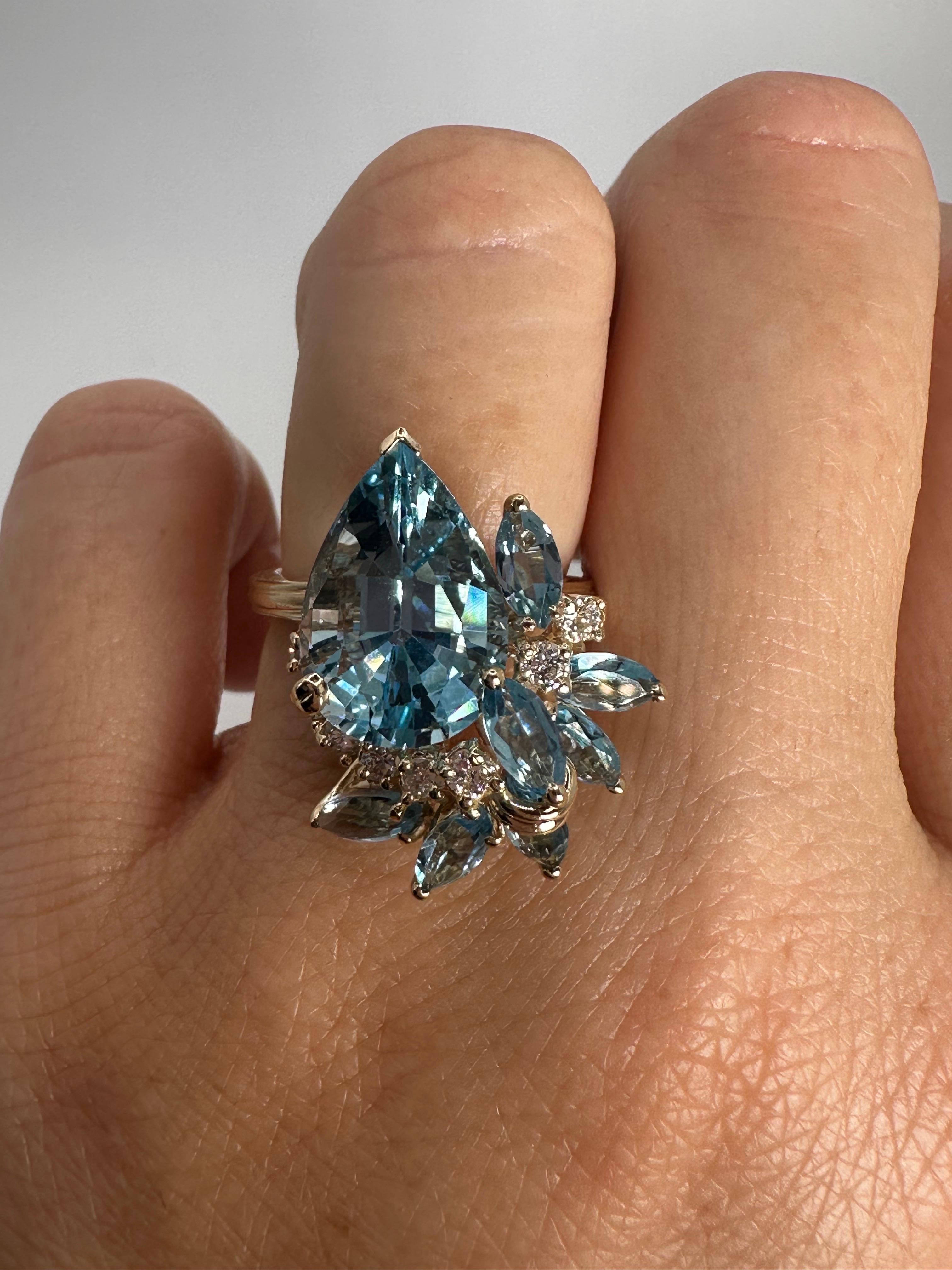 HUGE Blue topaz cocktail ring 14KT gold 8.66 gr For Sale 2