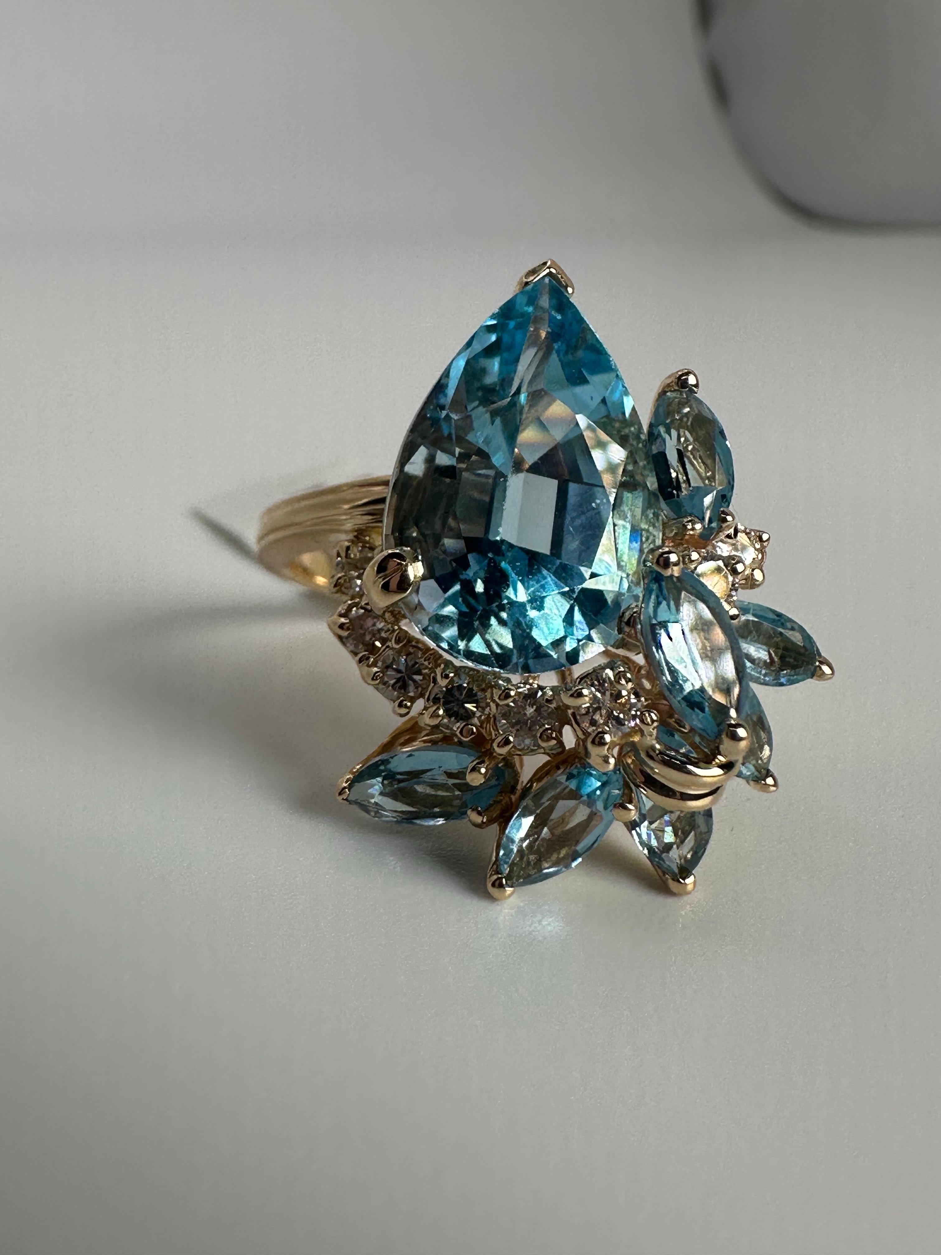 HUGE Blue topaz cocktail ring 14KT gold 8.66 gr For Sale 3