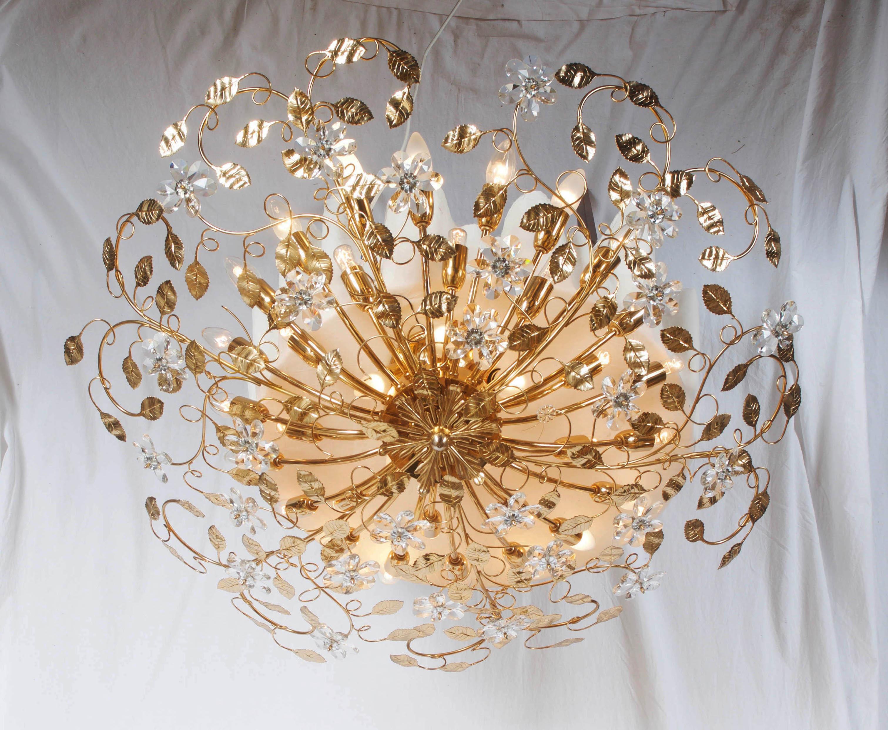 Moderno Enorme lampadario a incasso in reggiseno e cristallo in vendita