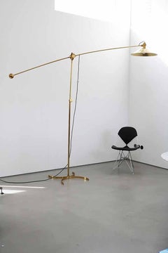 Énorme lampadaire en laiton avec contrepoids par Florian Schulz, Allemagne