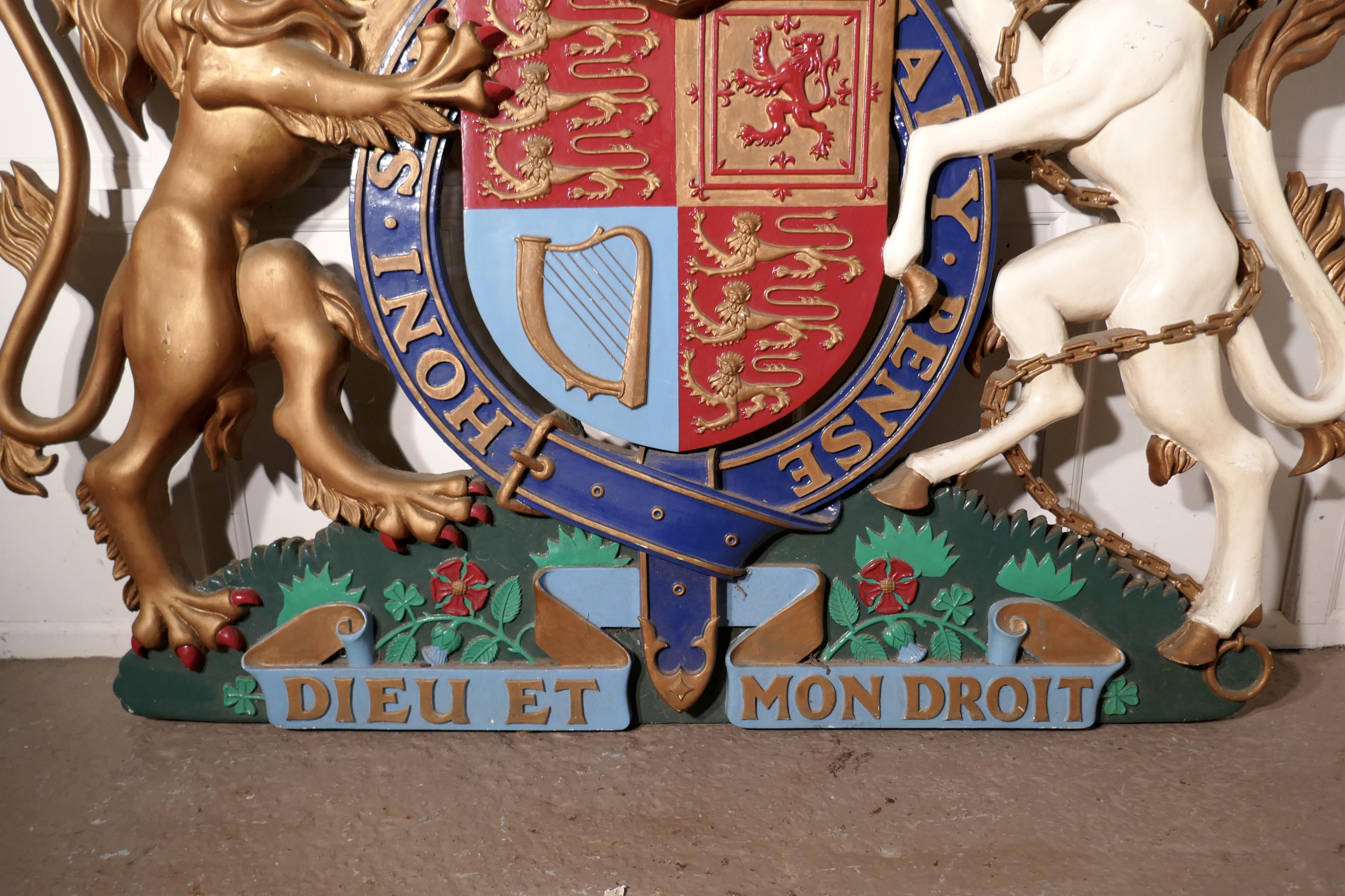 Huge British Royal Coat of Arms Wall Plaque In Good Condition In Chillerton, Isle of Wight
