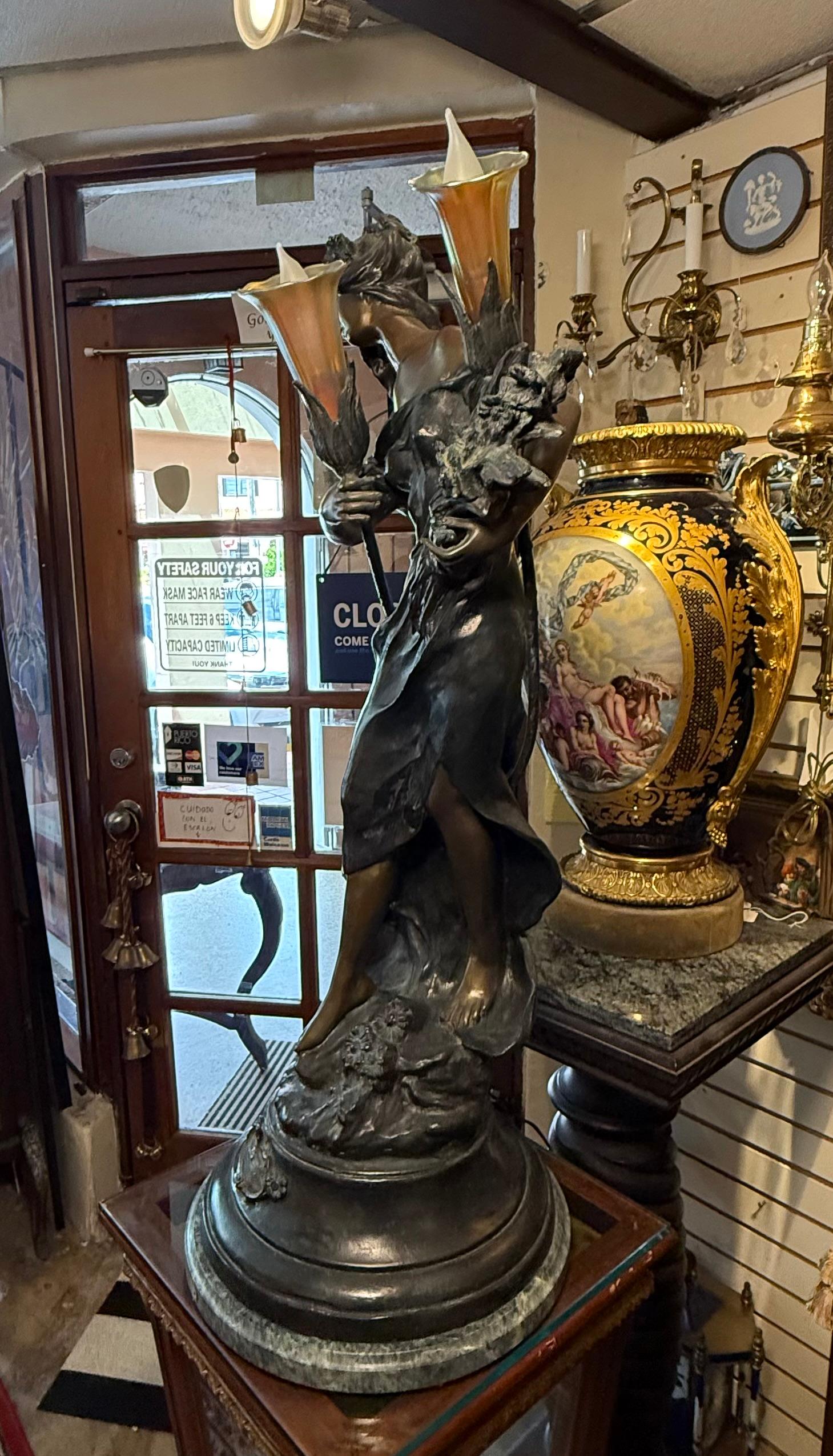 Énorme sculpture en bronze d'une dame avec du blé Lampe de table d'August Moreau en vente 2