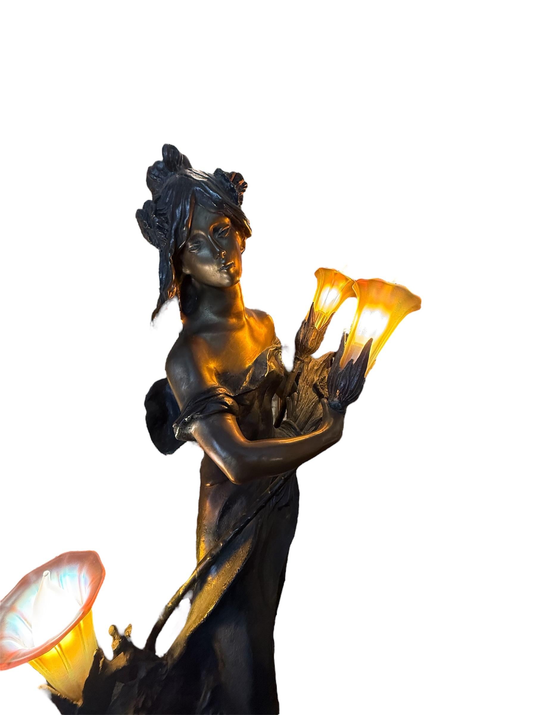 Bronze Énorme sculpture en bronze d'une dame avec du blé Lampe de table d'August Moreau en vente