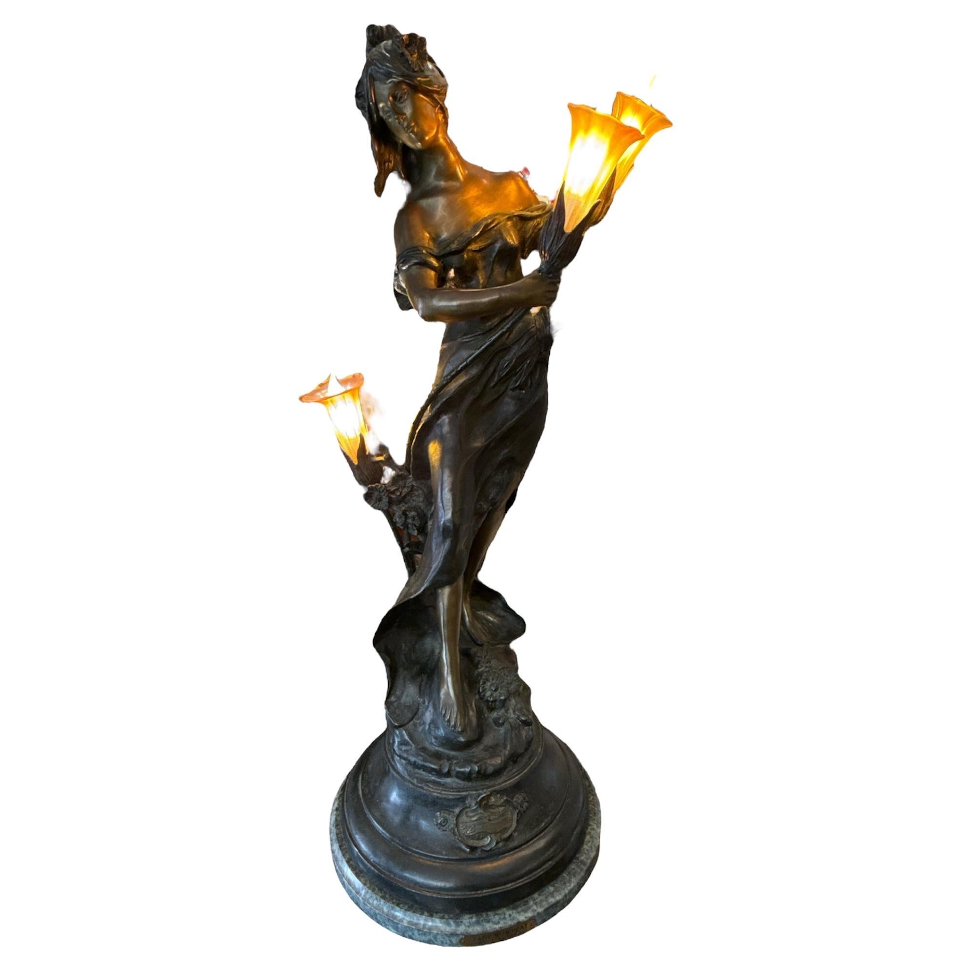 Énorme sculpture en bronze d'une dame avec du blé Lampe de table d'August Moreau en vente