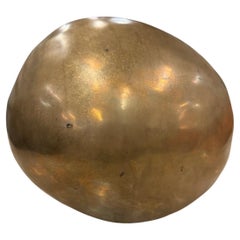 Grande sphère en bronze d'Ado Chale, milieu du siècle dernier 