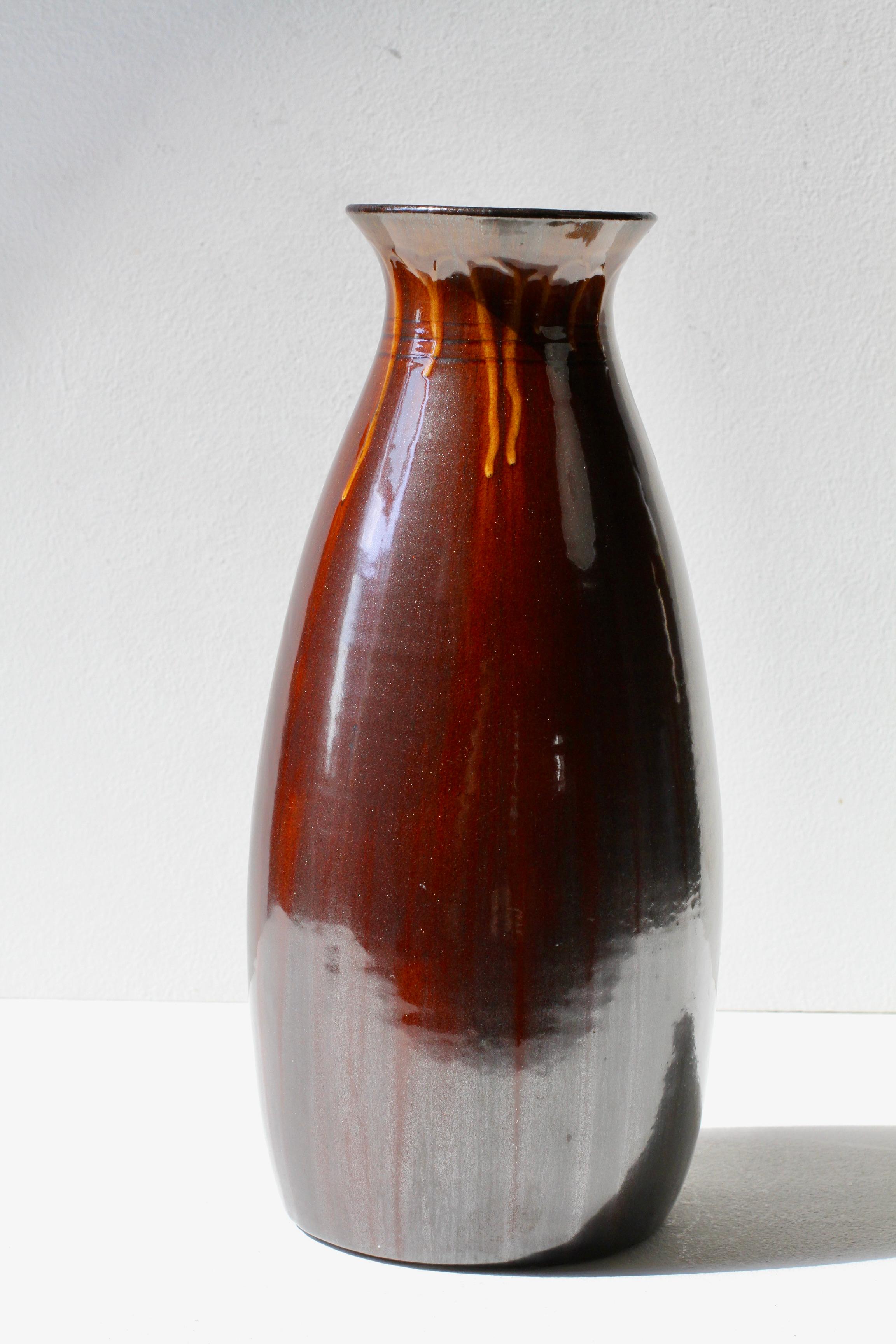 Olandese Enorme vaso in terracotta smaltata marrone di Willem Coenraad Brouwer, 1910 ca. in vendita