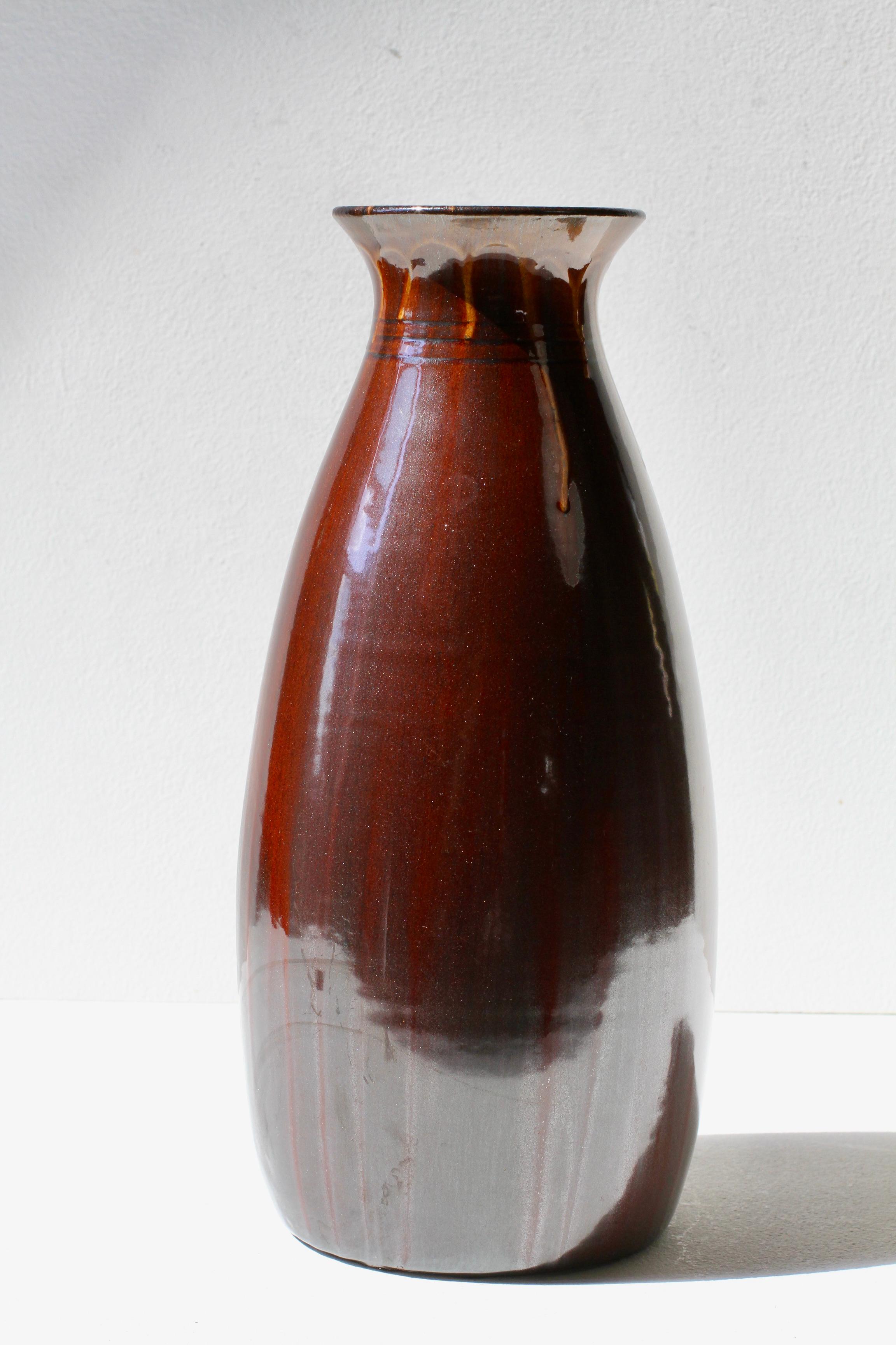 Tornito Enorme vaso in terracotta smaltata marrone di Willem Coenraad Brouwer, 1910 ca. in vendita