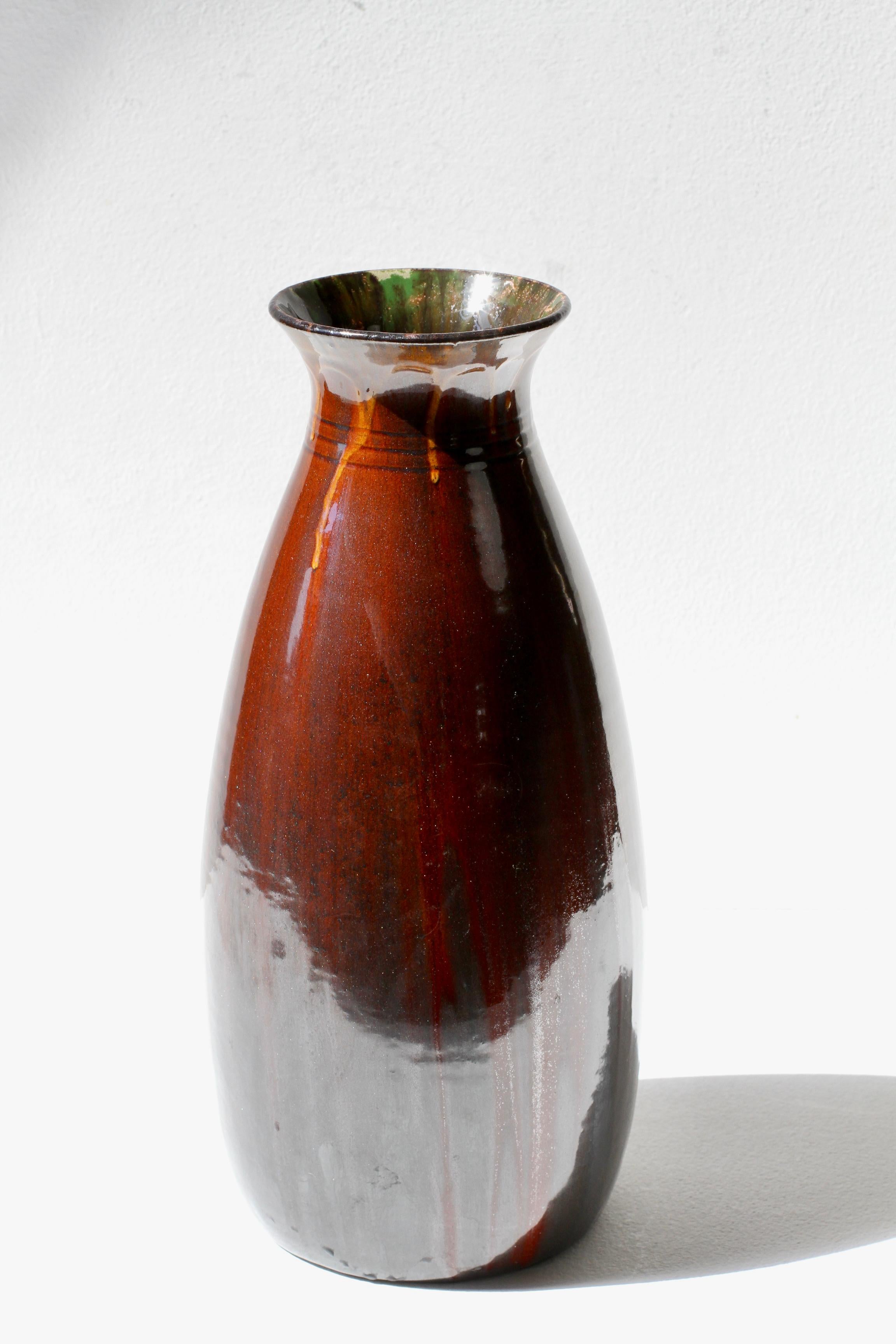 Inizio XX secolo Enorme vaso in terracotta smaltata marrone di Willem Coenraad Brouwer, 1910 ca. in vendita
