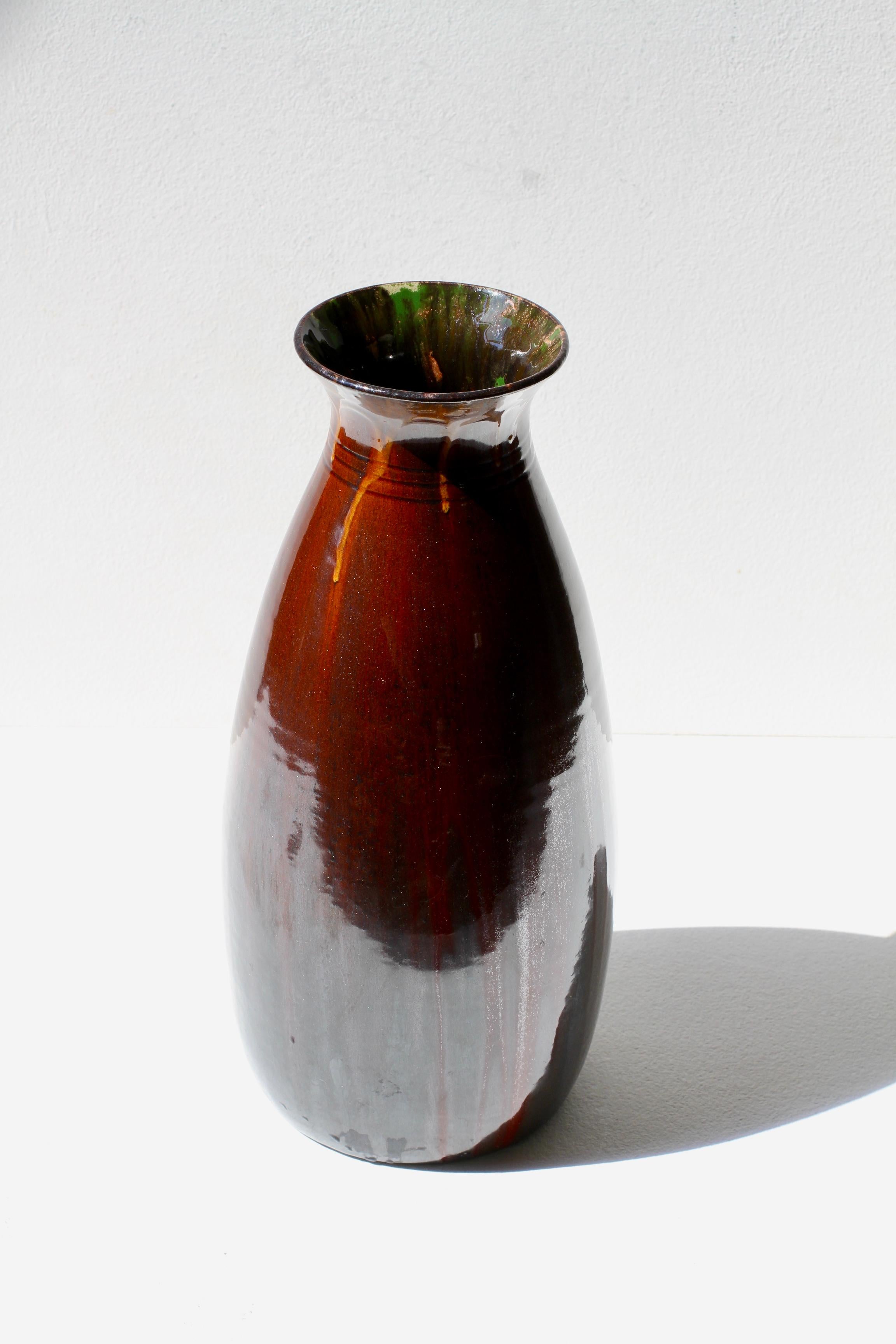 Argilla Enorme vaso in terracotta smaltata marrone di Willem Coenraad Brouwer, 1910 ca. in vendita