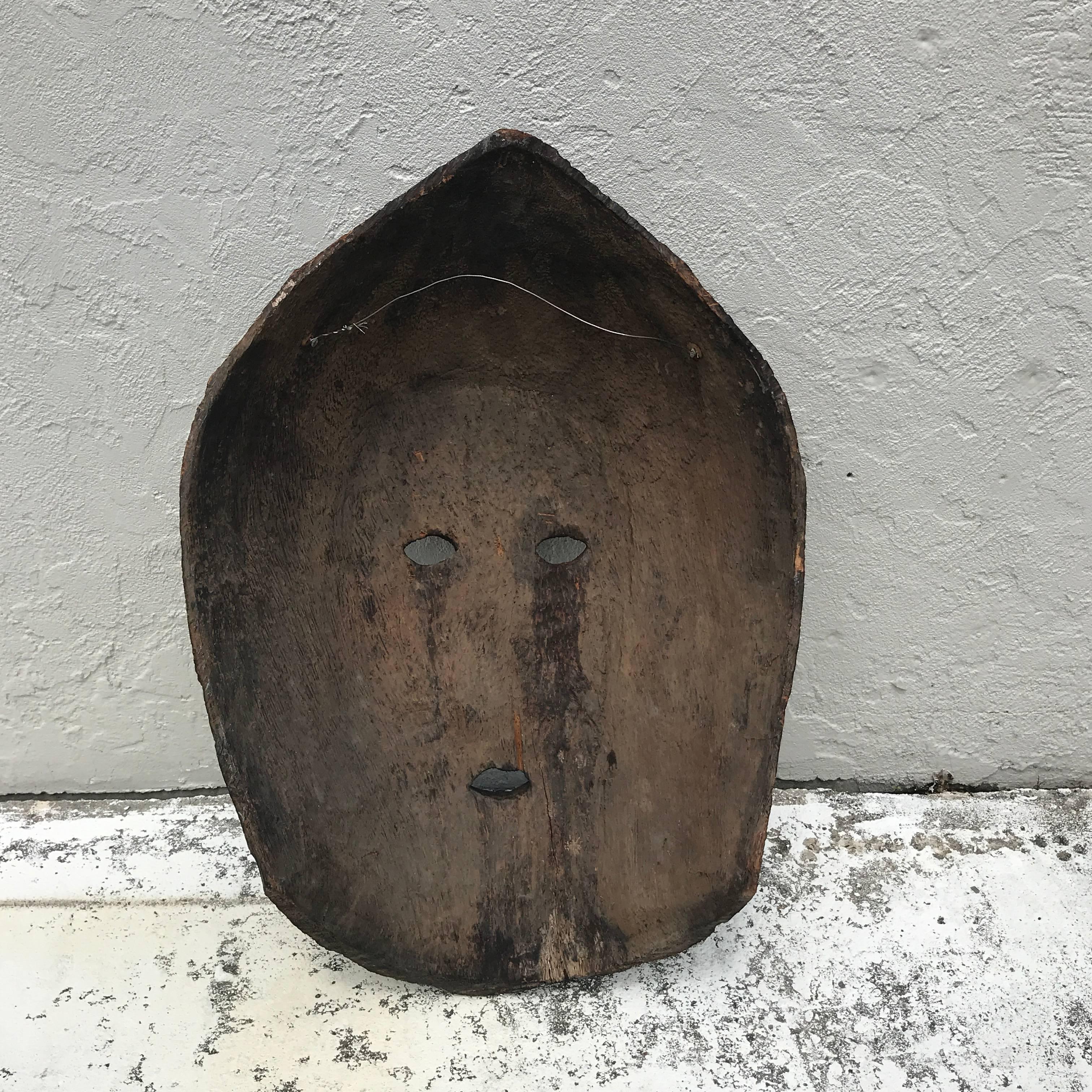 Masque celtique énorme sculpté en acajou 2