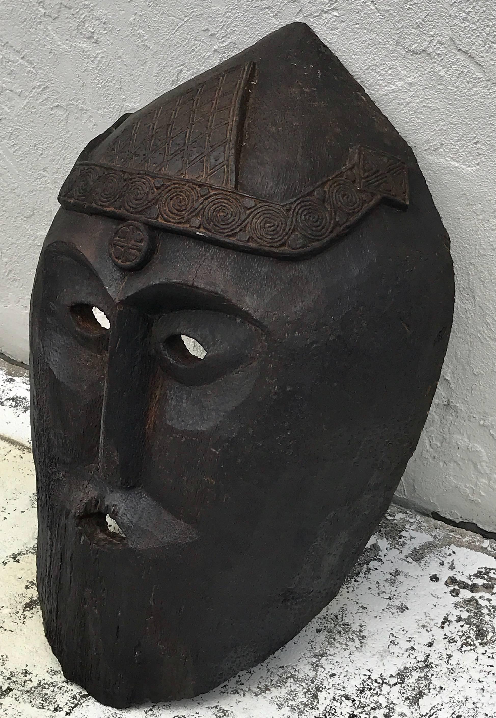 Sculpté Masque celtique énorme sculpté en acajou