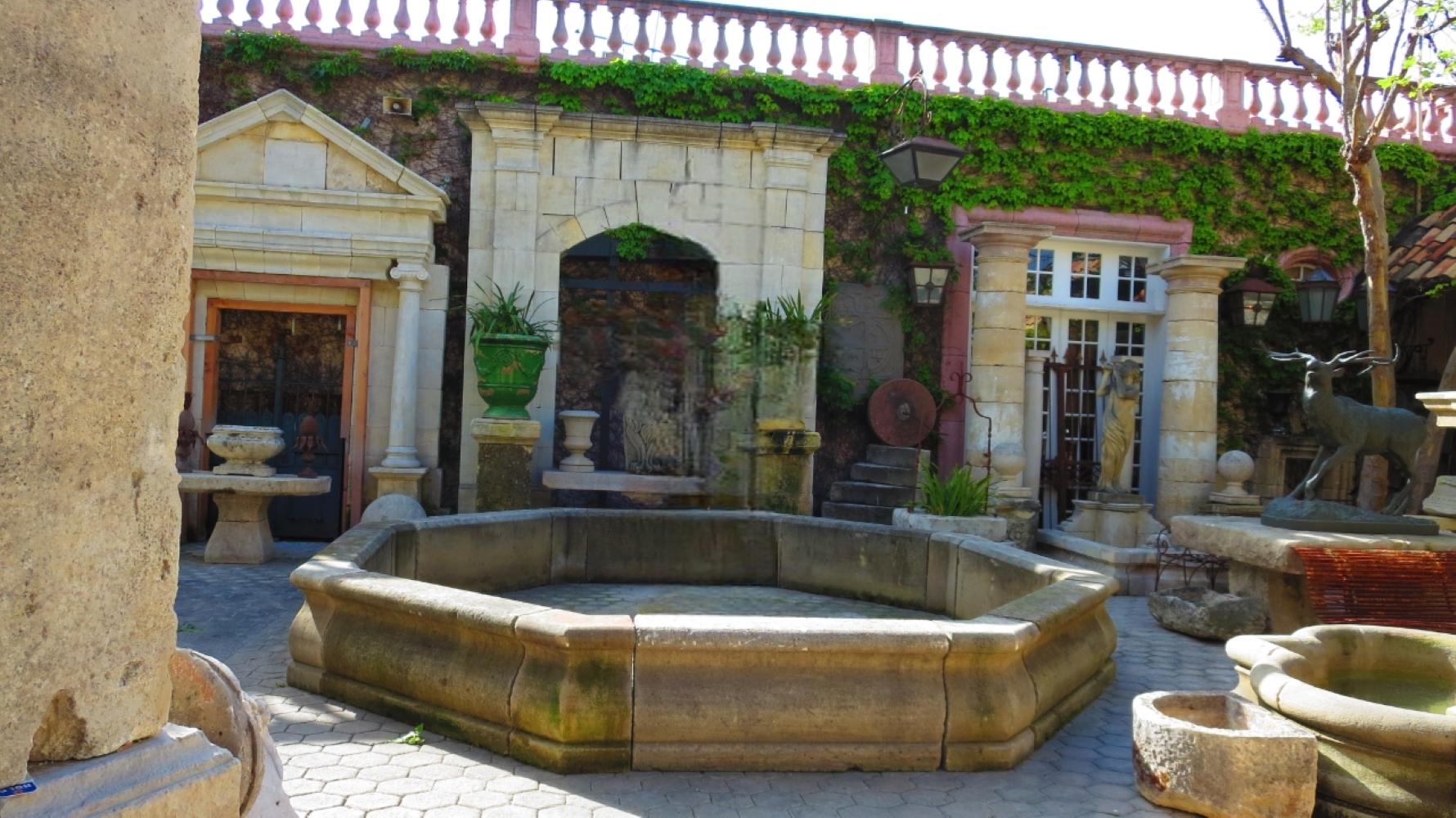 Centre de fontaine d'eau en pierre sculptée, bassin, élément architectural Antique Elements CA en vente 4