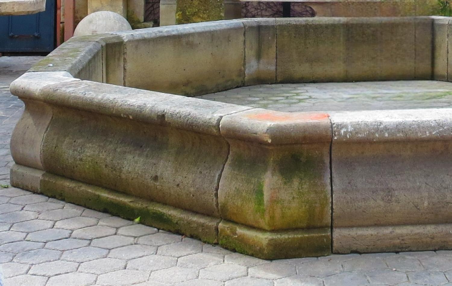 Centre de fontaine d'eau en pierre sculptée, bassin, élément architectural Antique Elements CA en vente 6
