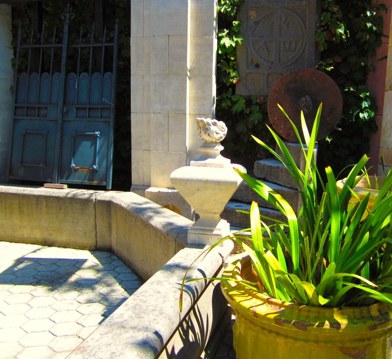 Centre de fontaine d'eau en pierre sculptée, bassin, élément architectural Antique Elements CA en vente 10