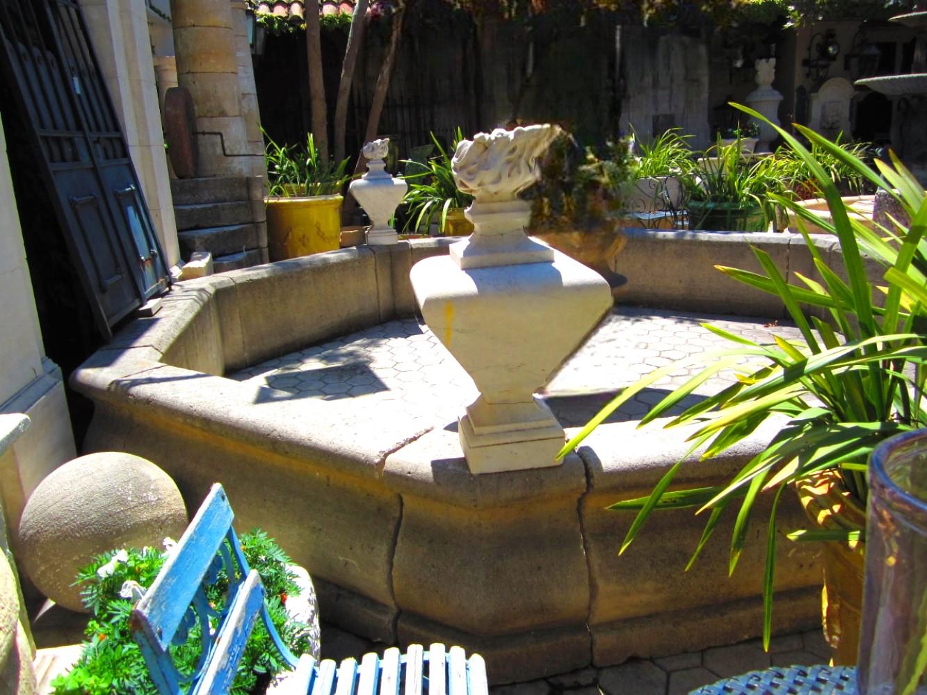 Centre de fontaine d'eau en pierre sculptée, bassin, élément architectural Antique Elements CA en vente 11