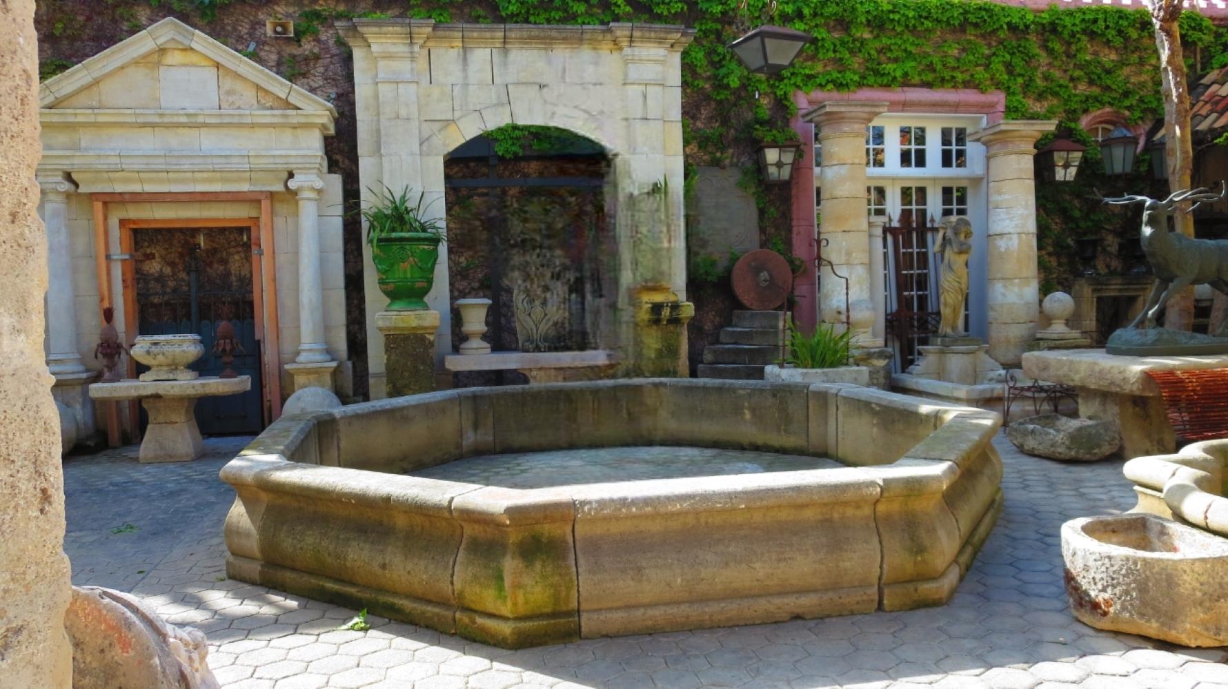 Centre de fontaine d'eau en pierre sculptée, bassin, élément architectural Antique Elements CA en vente 12