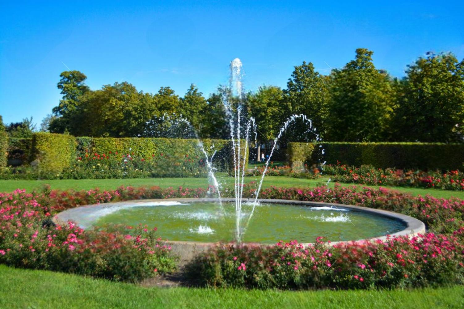Pierre Centre de fontaine d'eau en pierre sculptée, bassin, élément architectural Antique Elements CA en vente