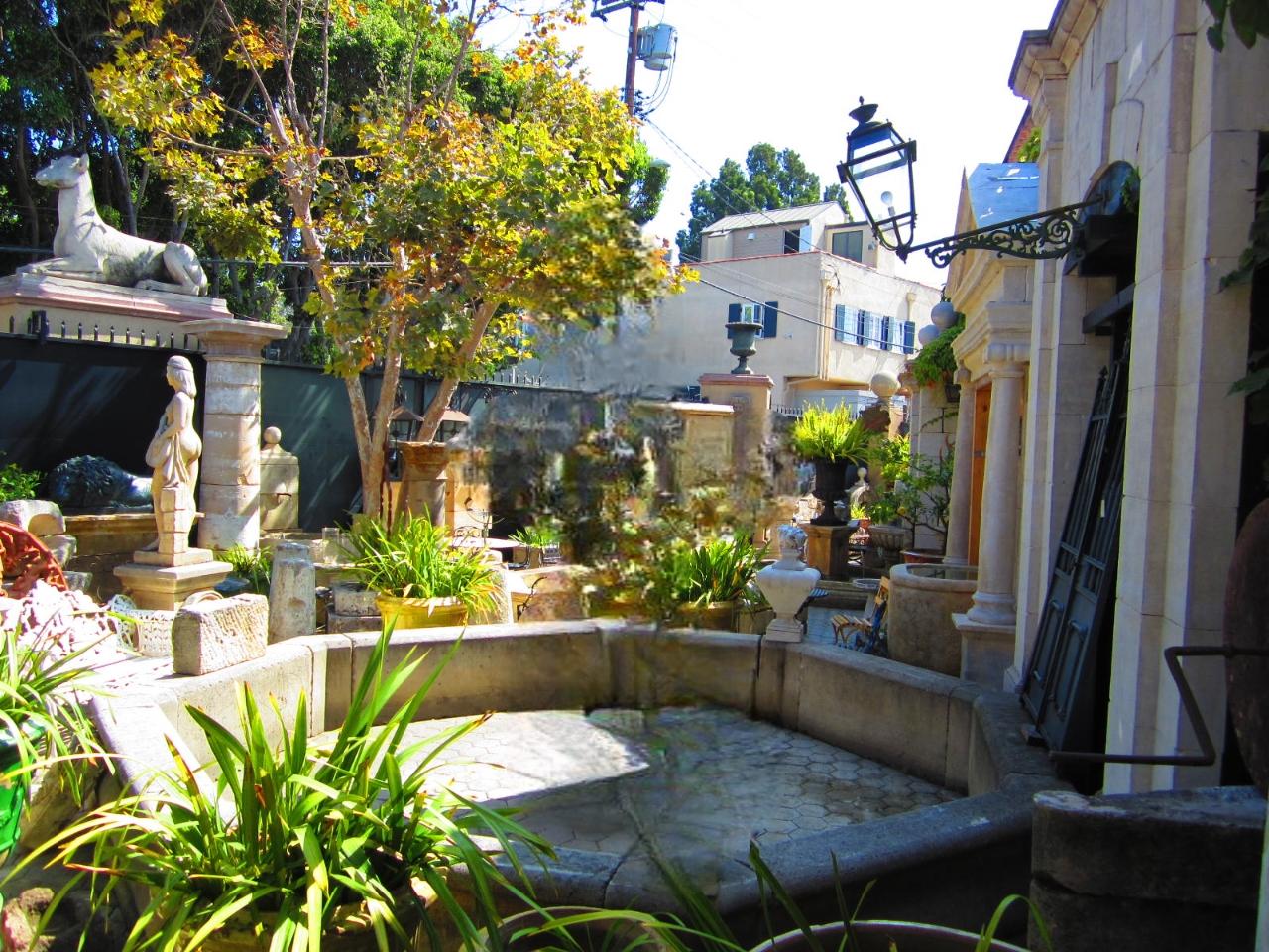 Centre de fontaine d'eau en pierre sculptée, bassin, élément architectural Antique Elements CA en vente 3
