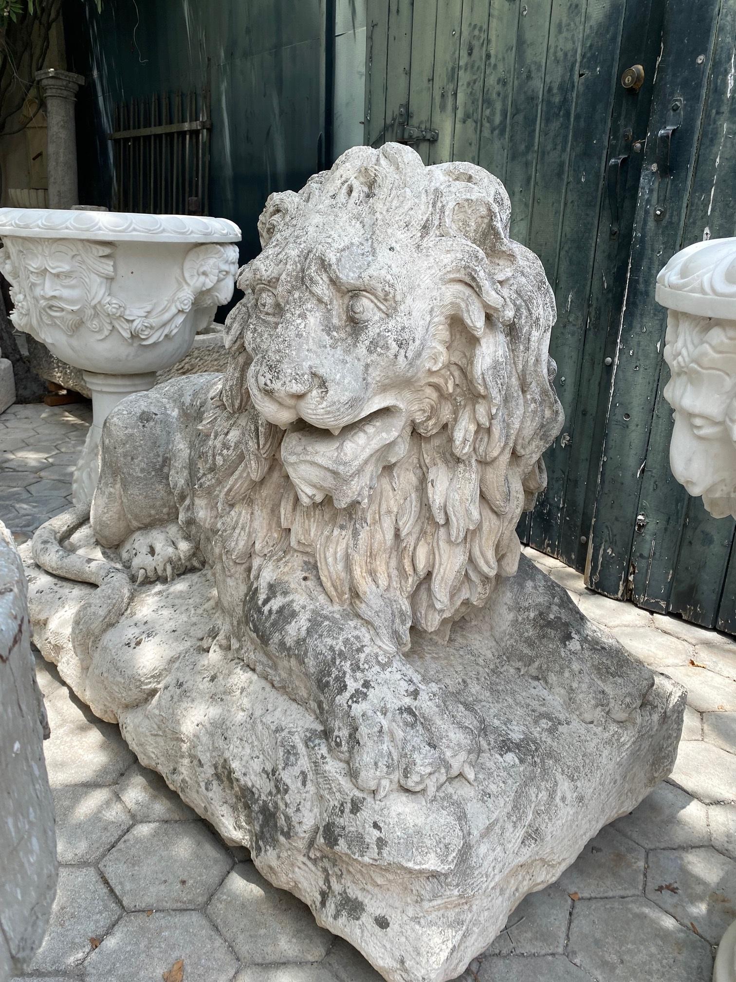 Grande sculpture de statue de jardin avec grand chat royal et lion en vente 3