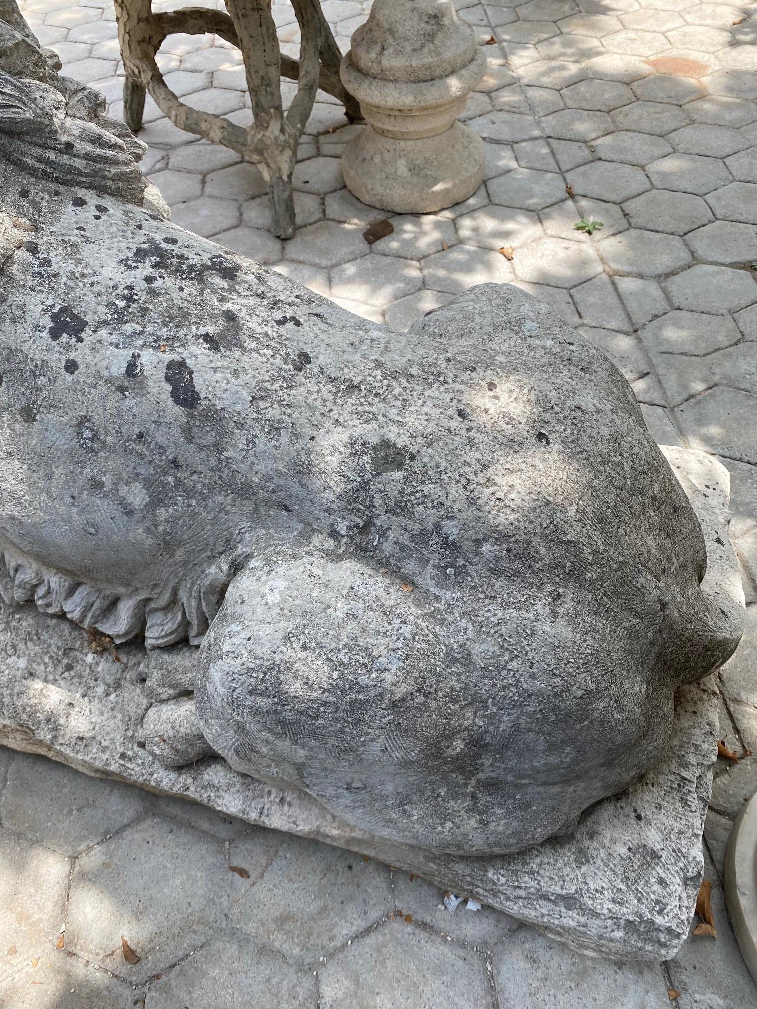 Grande sculpture de statue de jardin avec grand chat royal et lion en vente 5