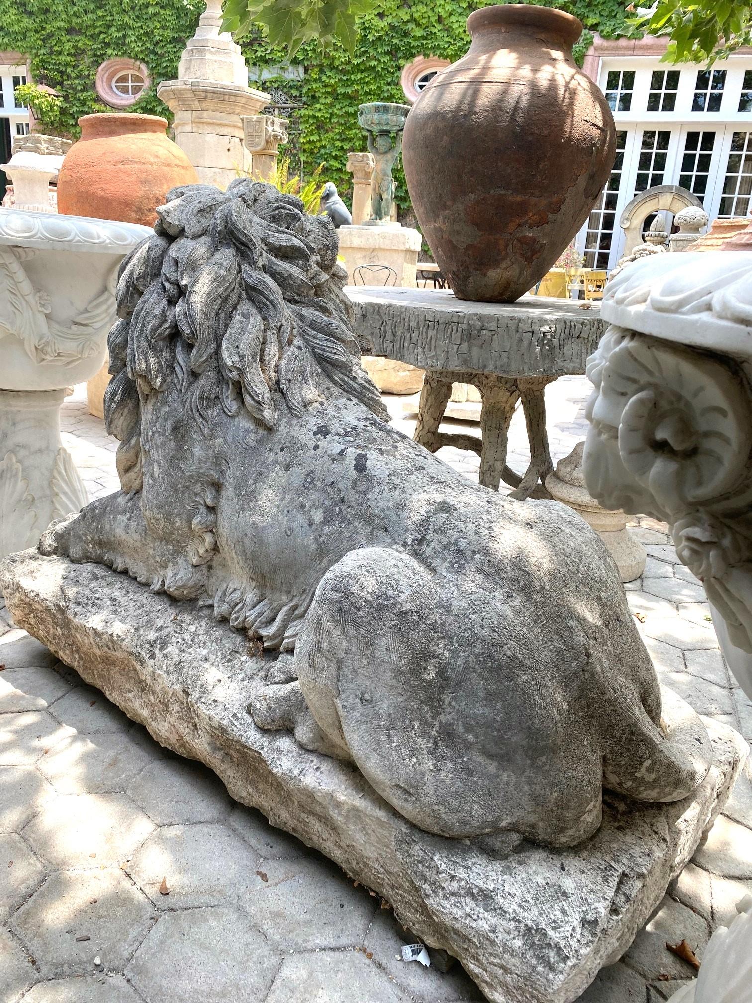 Grande sculpture de statue de jardin avec grand chat royal et lion en vente 6