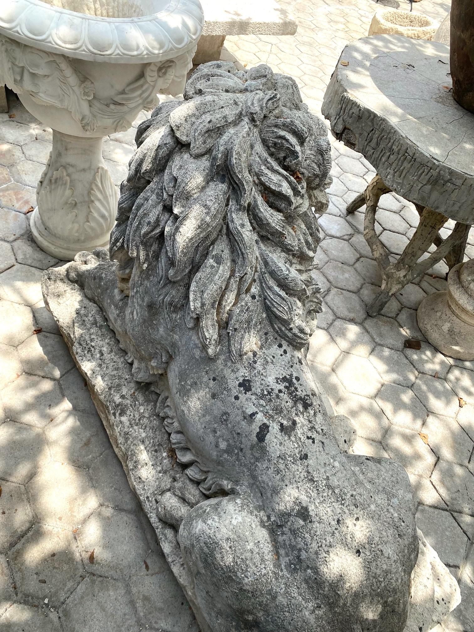 Grande sculpture de statue de jardin avec grand chat royal et lion en vente 8