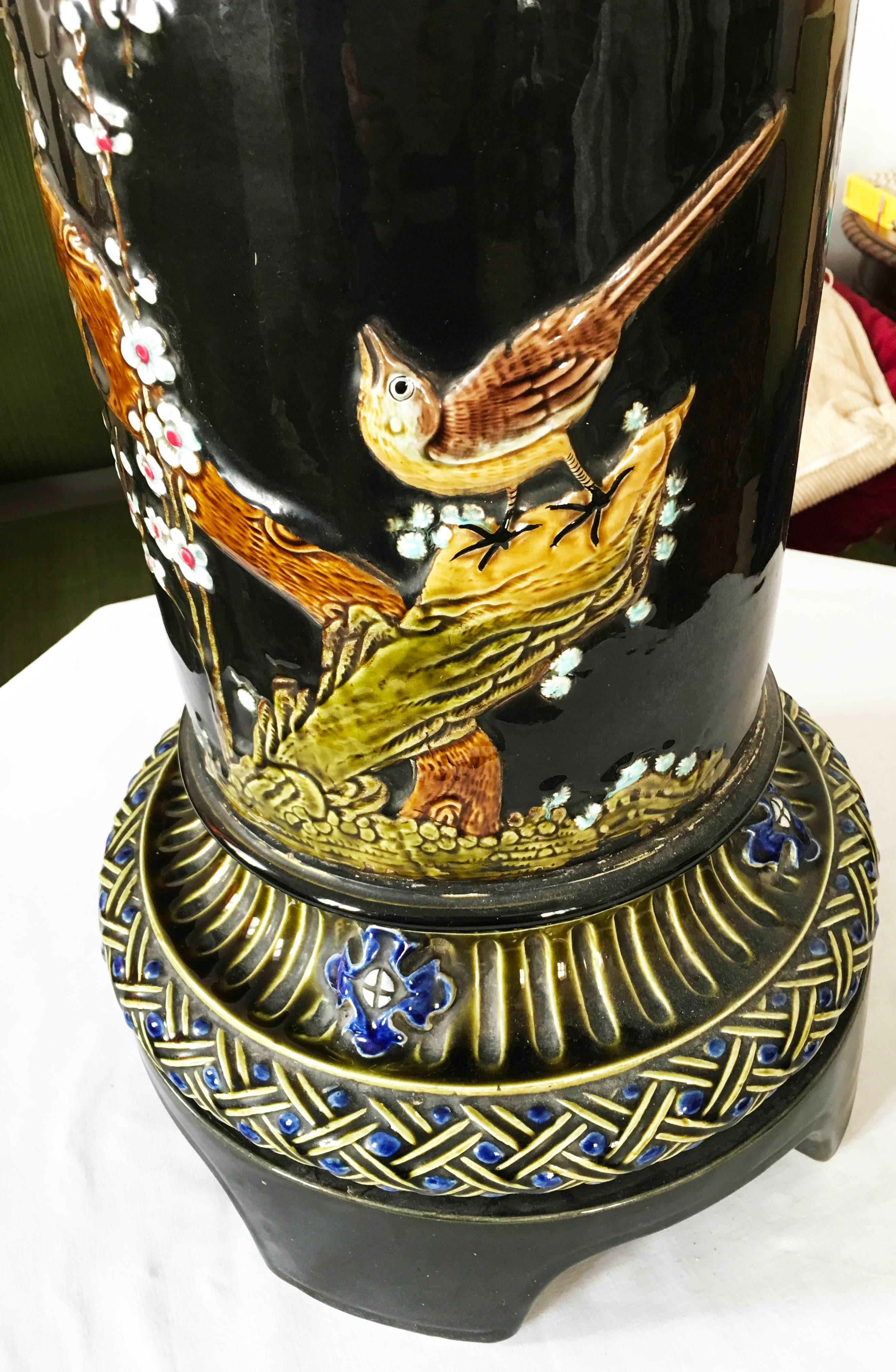 Huge Keramik-Säulenblumenständer mit asiatischen Motiven (Japanisch) im Angebot
