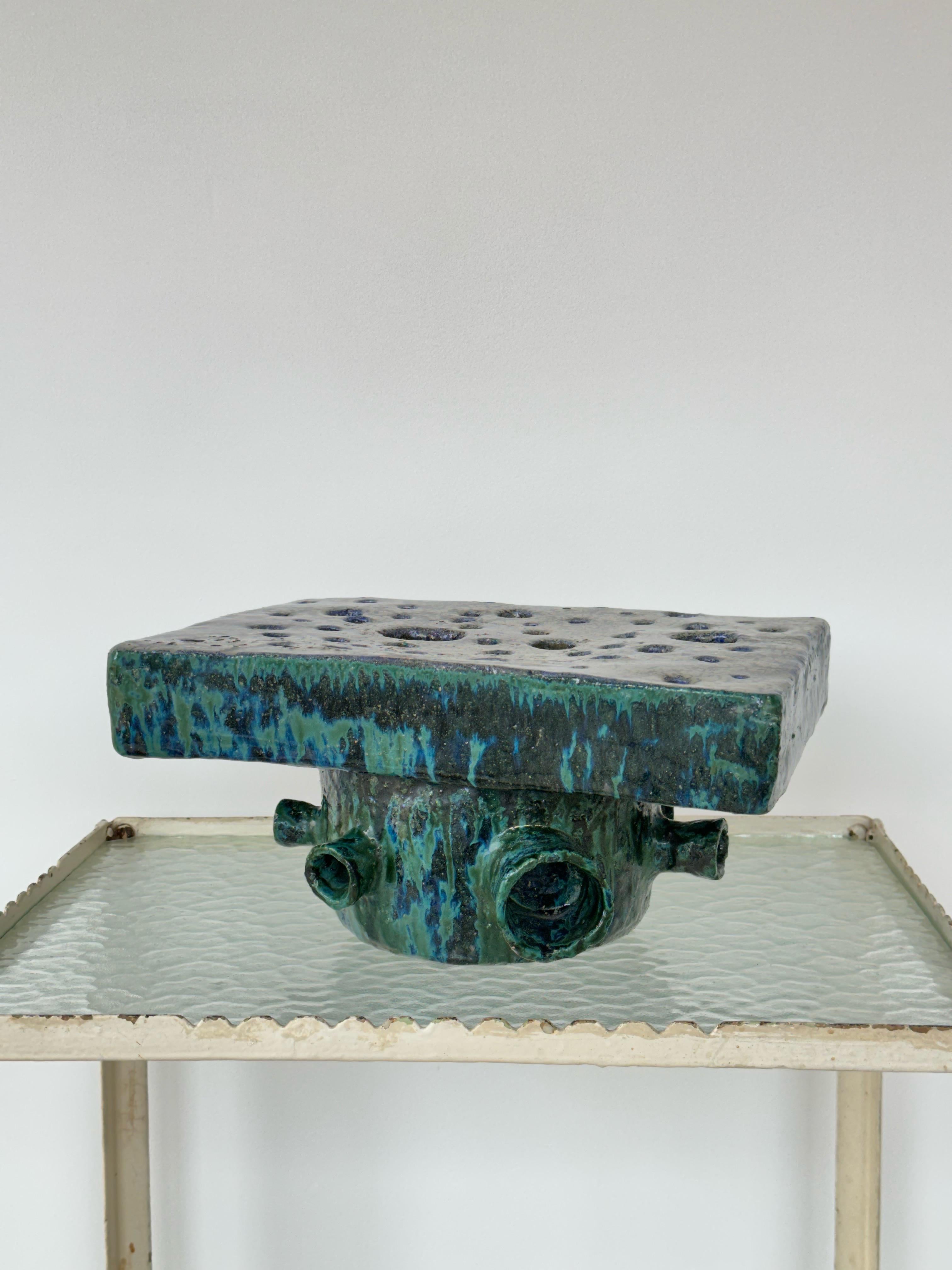 Fine XX secolo Enorme scultura in ceramica, vaso, pezzo centrale, design organico, Italia, anni '70 in vendita