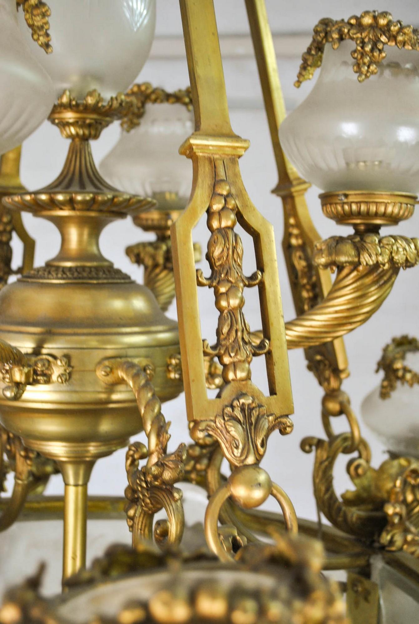 Enorme lampadario in bronzo e vetro, XX secolo in vendita 6