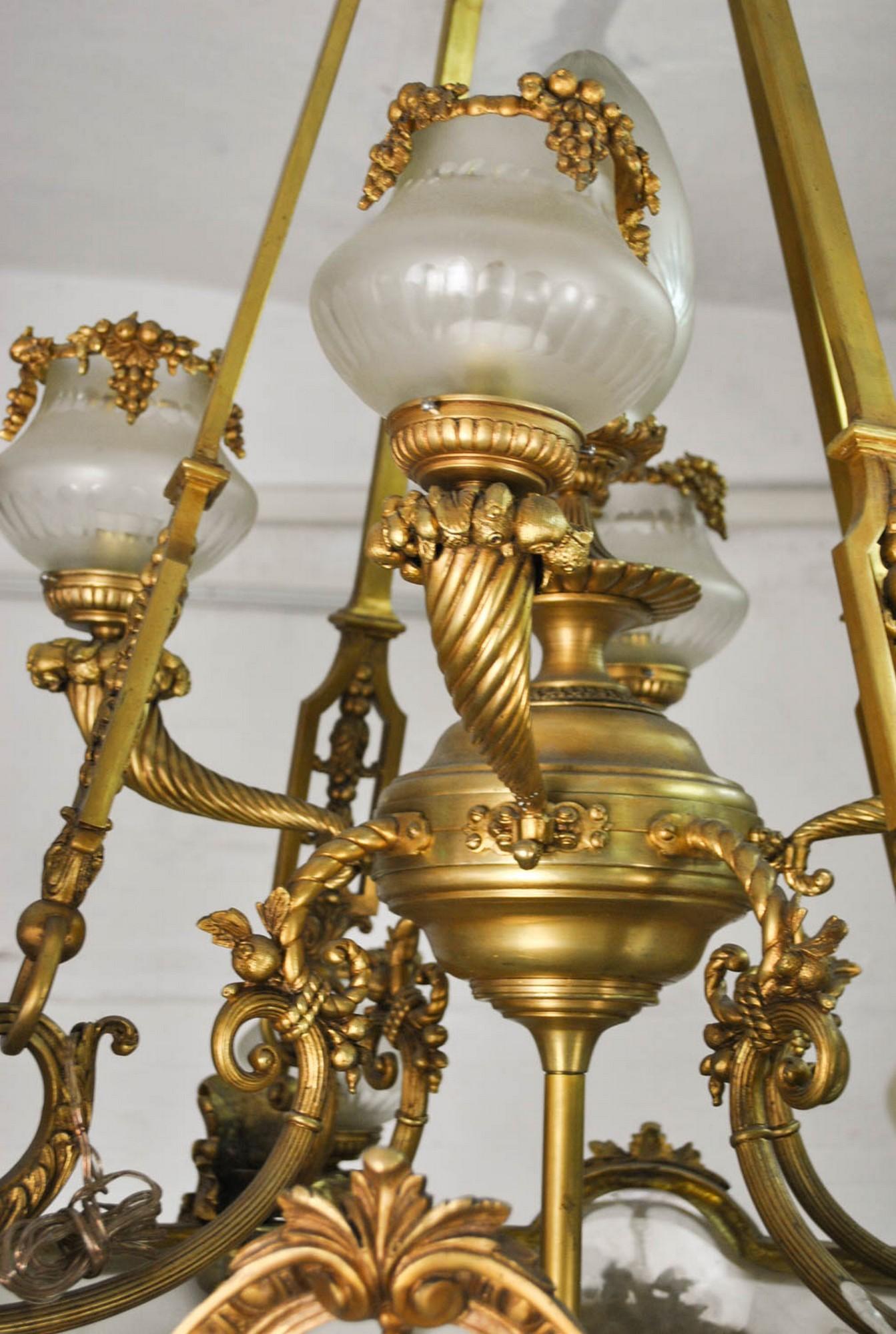 Enorme lampadario in bronzo e vetro, XX secolo in vendita 1