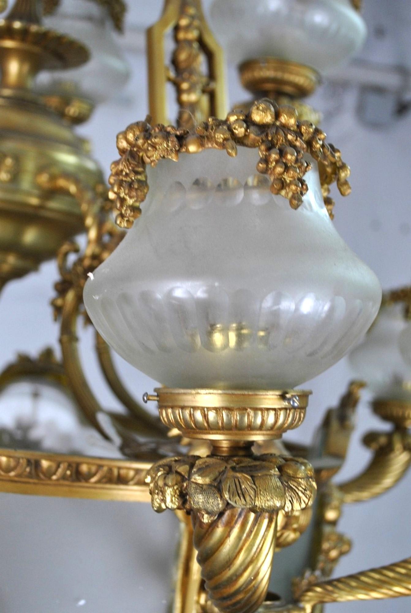 Enorme lampadario in bronzo e vetro, XX secolo in vendita 2