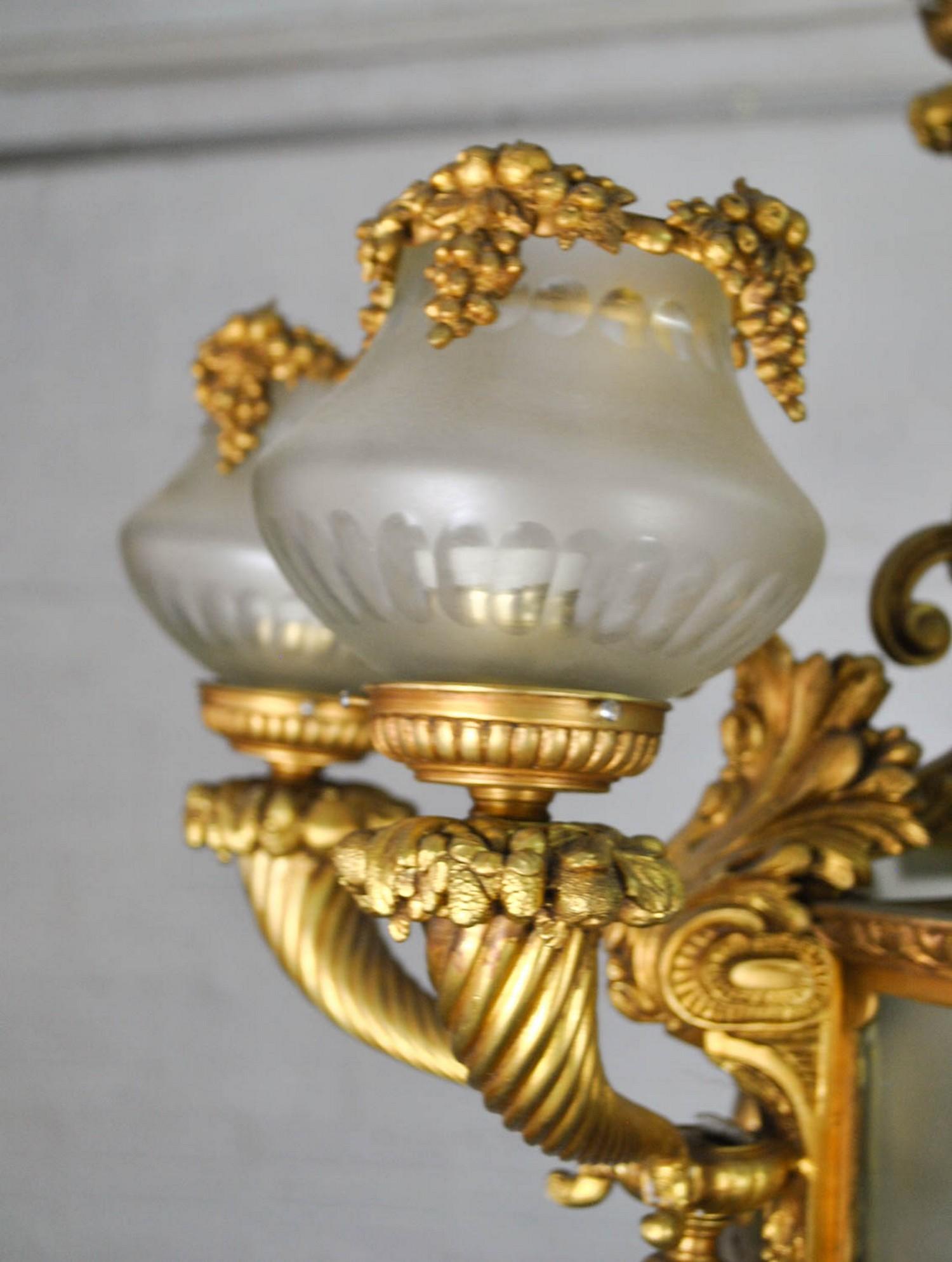 Enorme lampadario in bronzo e vetro, XX secolo in vendita 3
