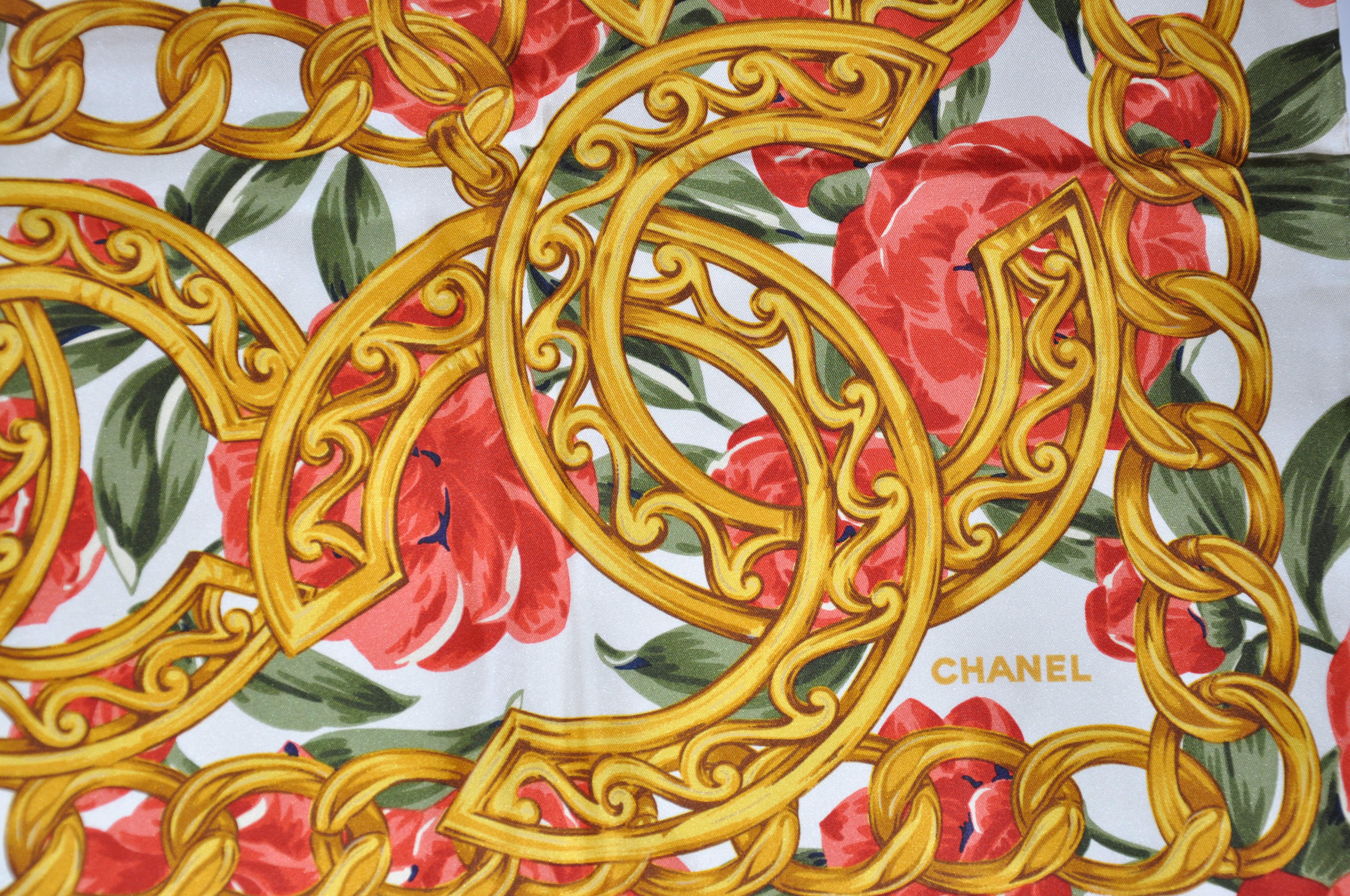 Marron Magnifique écharpe en jacquard Chanel « Magnifique bracelet CC doré » en édition limitée en vente