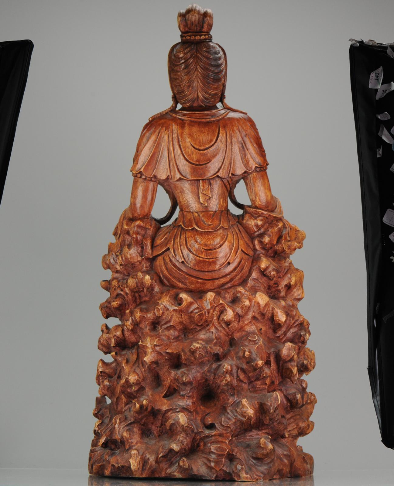Grande statue chinoise en bois sculpté des déesses Guanyin, 20e siècle Bon état - En vente à Amsterdam, Noord Holland