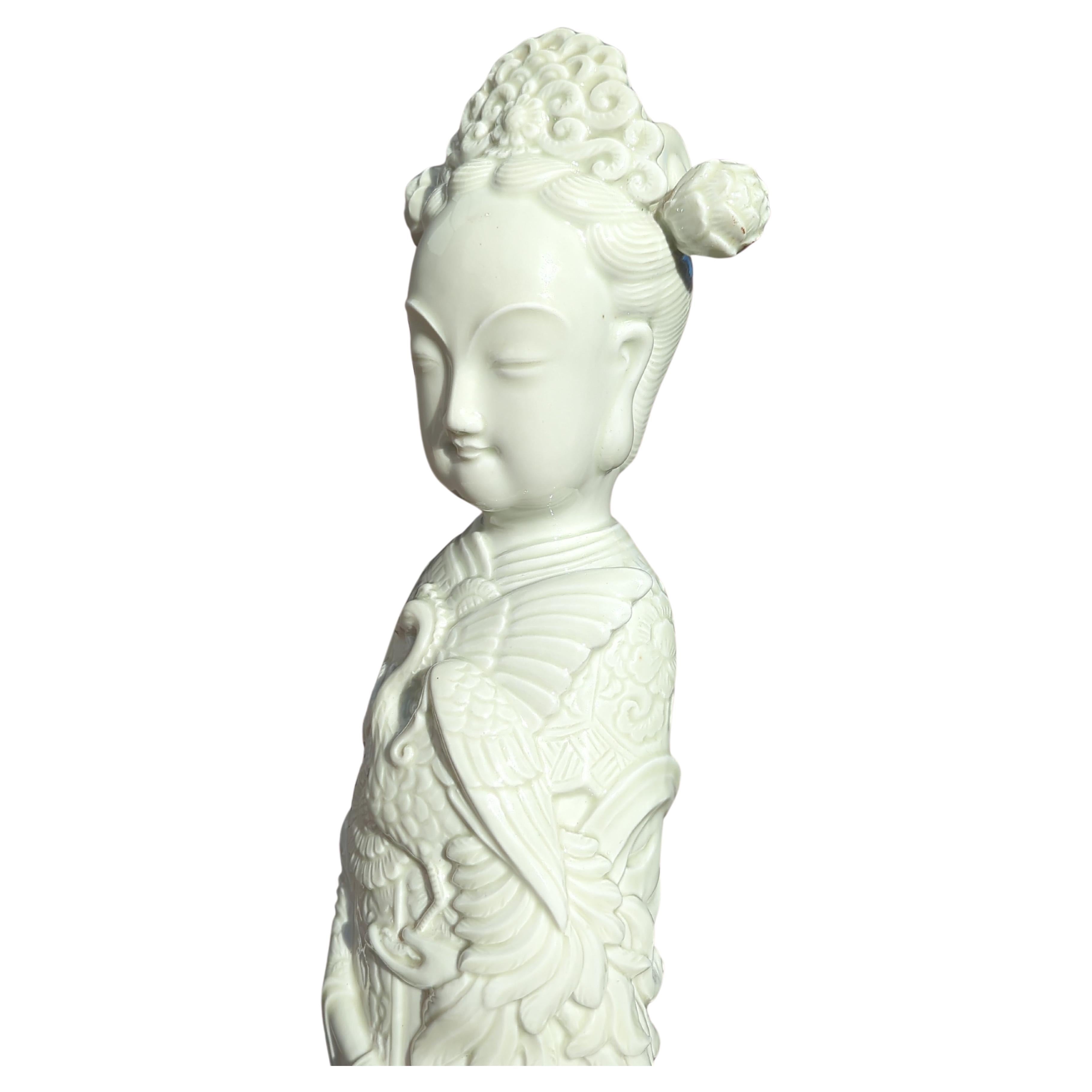 Huge 23 Zoll chinesisches Porzellan Blanc de Chine-Figur der Xi Wang Mu Goddess aus der Mitte des 20. Jahrhunderts (Chinesisch) im Angebot