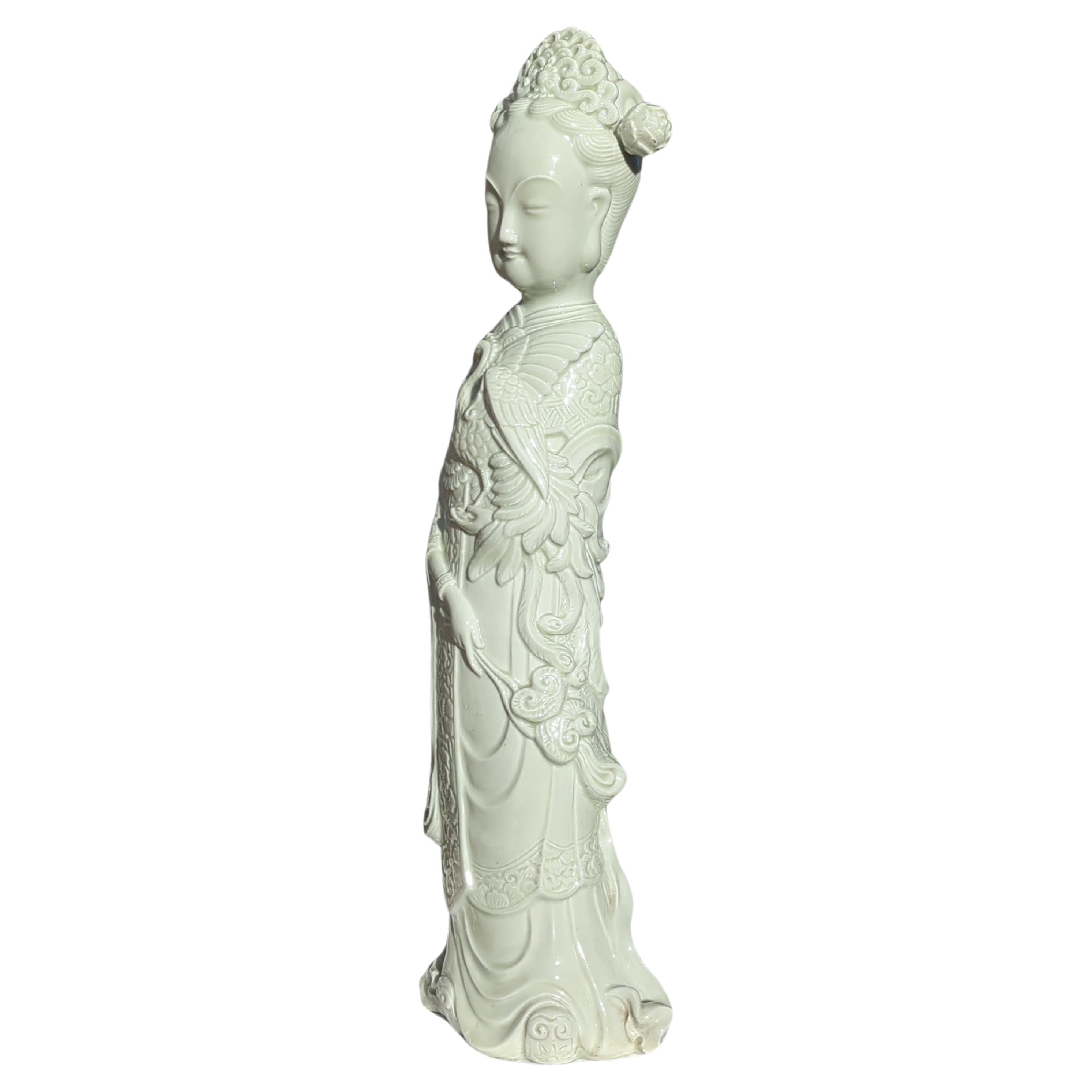 Huge 23 Zoll chinesisches Porzellan Blanc de Chine-Figur der Xi Wang Mu Goddess aus der Mitte des 20. Jahrhunderts (Handgeschnitzt) im Angebot